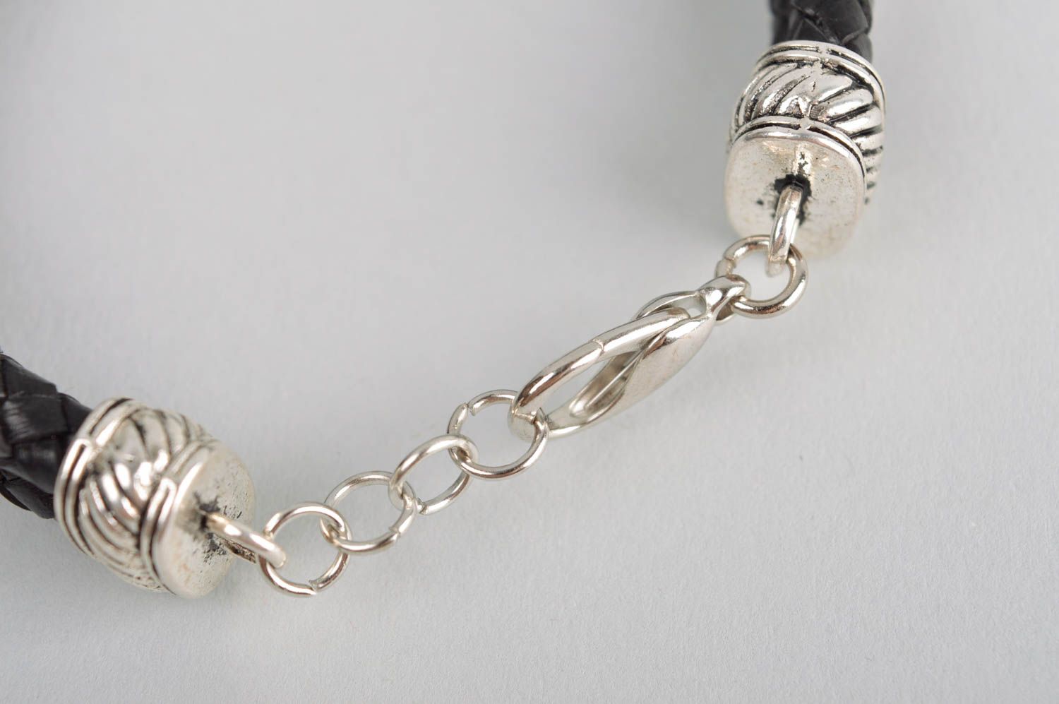 Dünnes Armband handmade in Schwarz Armband Frauen stilvoll Schmuck für Frauen foto 4