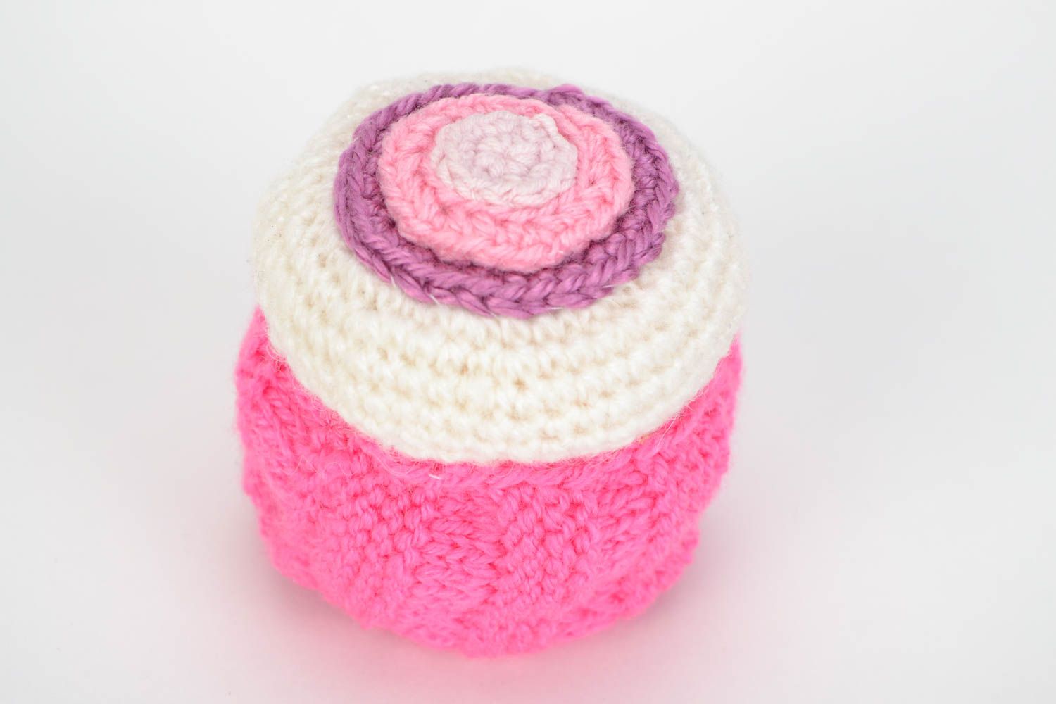Gâteau rose au crochet en fils de laine et de coton décoratif fait main photo 3
