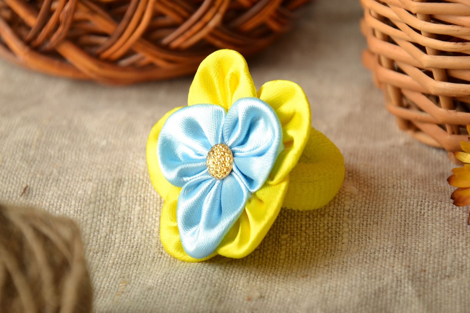 Hair tie with flower photo 1