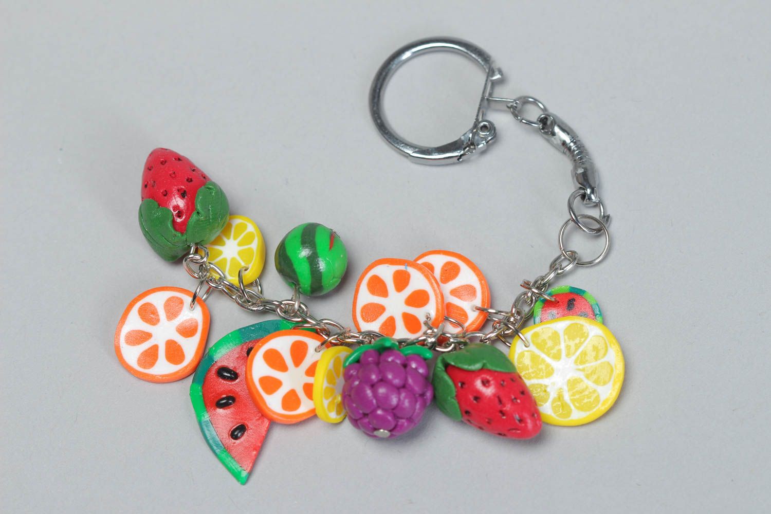 Llavero artesanal accesorio para llaves regalo original multicolor con bayas  foto 2