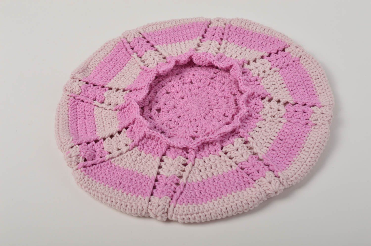 Handmade gehäkelte Mütze in Rosa Weiß Accessoire für Kinder Mütze für Mädchen foto 4