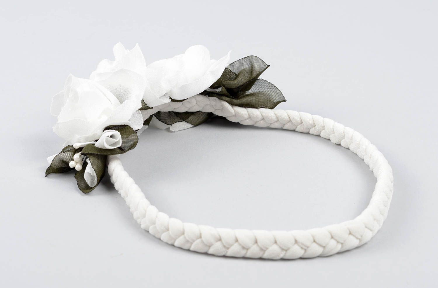 Weißes Haarband mit Blume handmade Designer Schmuck Accessoire für Haare  foto 2