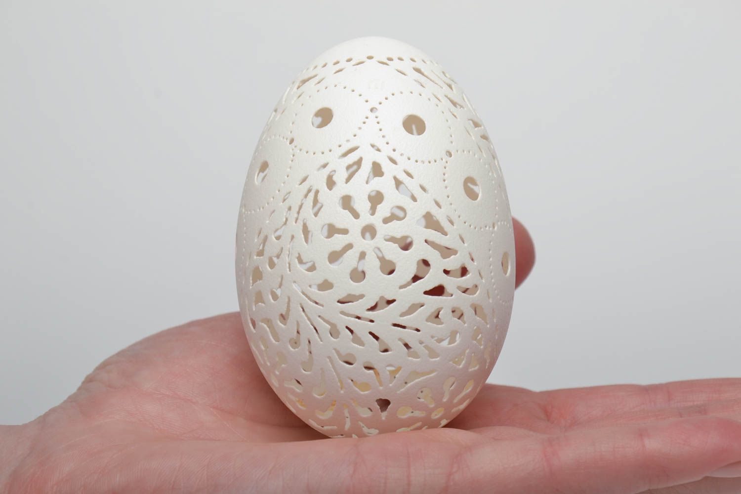 Engraved goose egg with floral motives photo 5