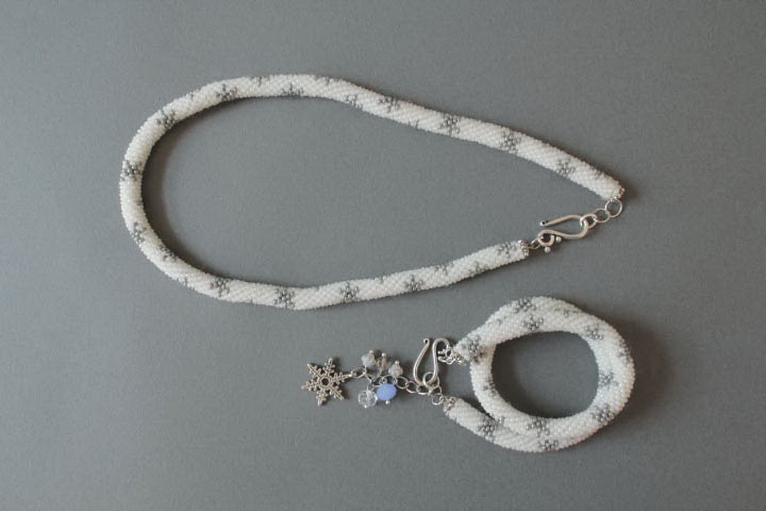 Conjunto de jóias de colar e bracelete, feito de miçangas checas foto 8