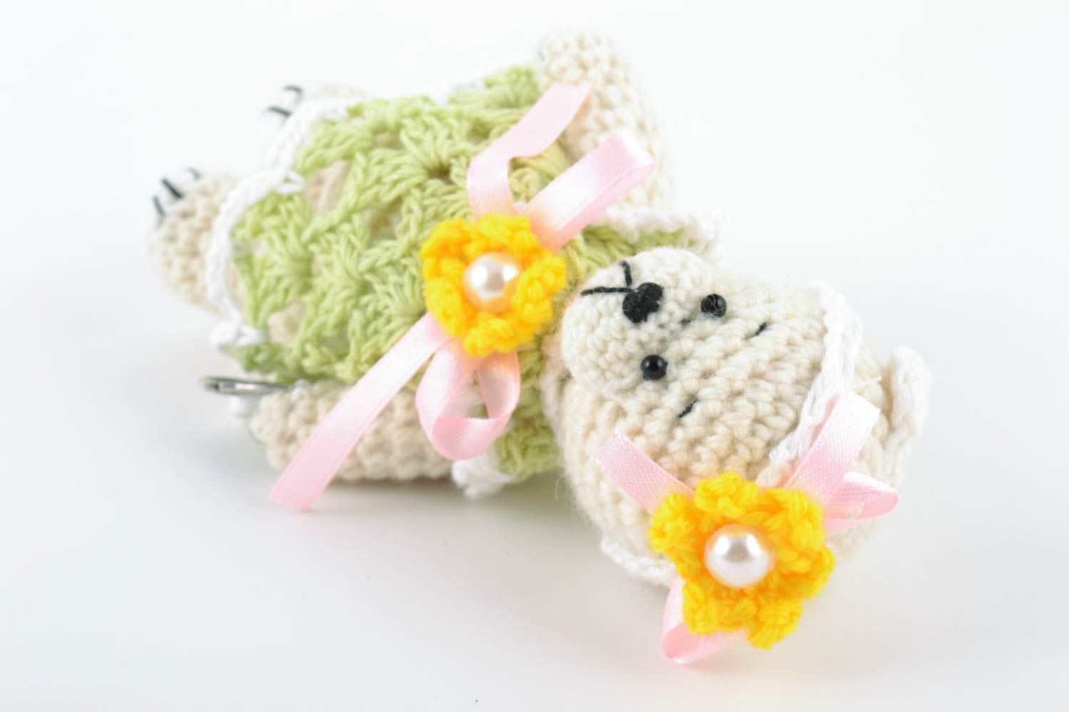 Petit jouet décoratif tricoté en laine fait main original pour enfant et maison photo 4