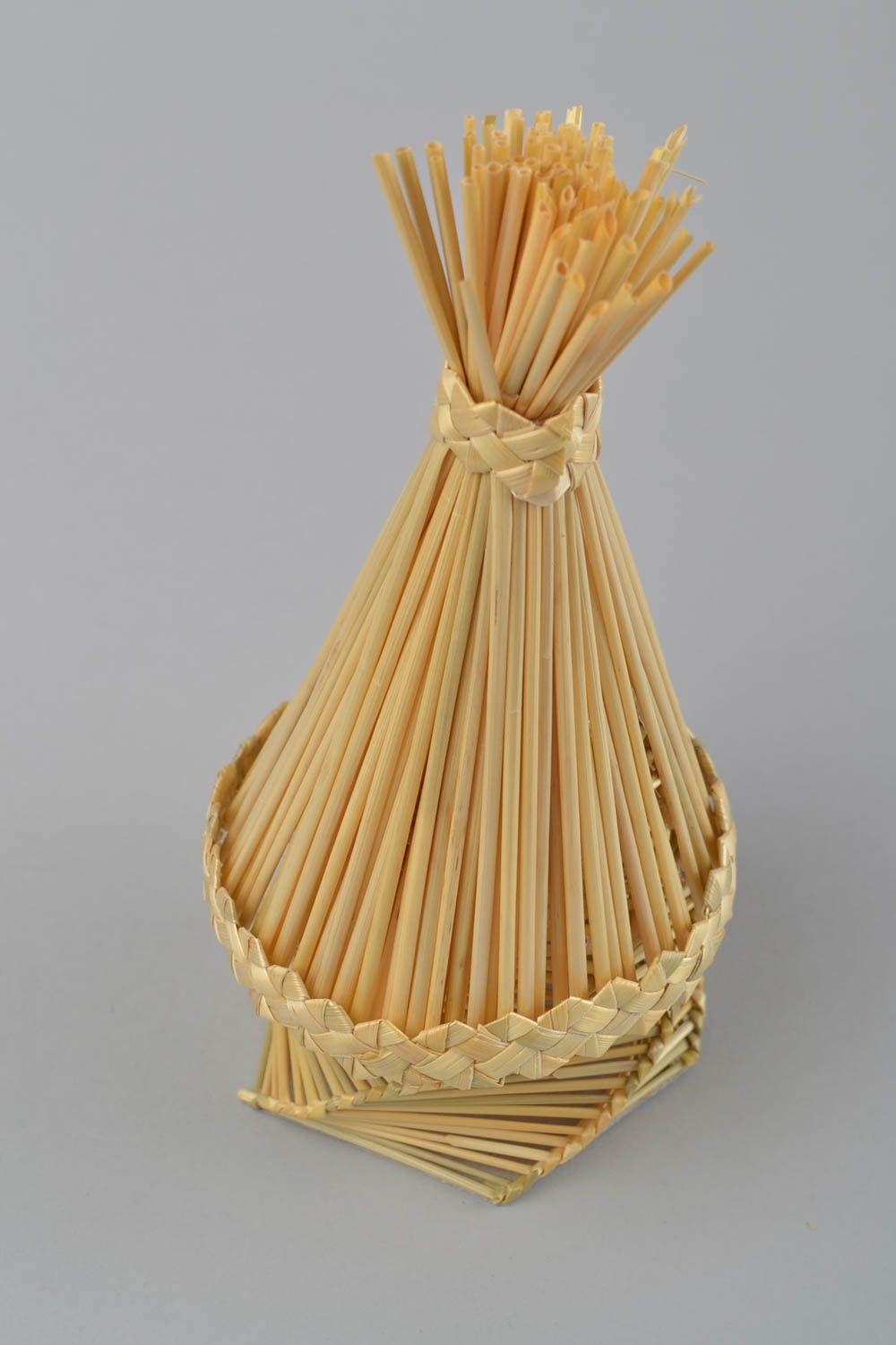 Плетеный сувенир из соломы улей небольшой декор для дома желтый ручная работа фото 3