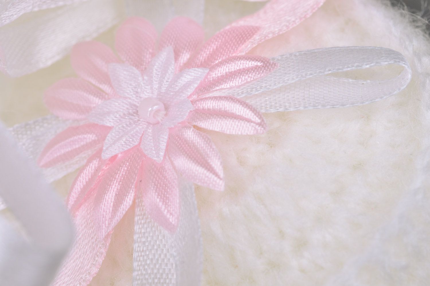 Gehäkelte Babyschuhe in Weiß mit rosa Bändern für Mädchen handmade  foto 4