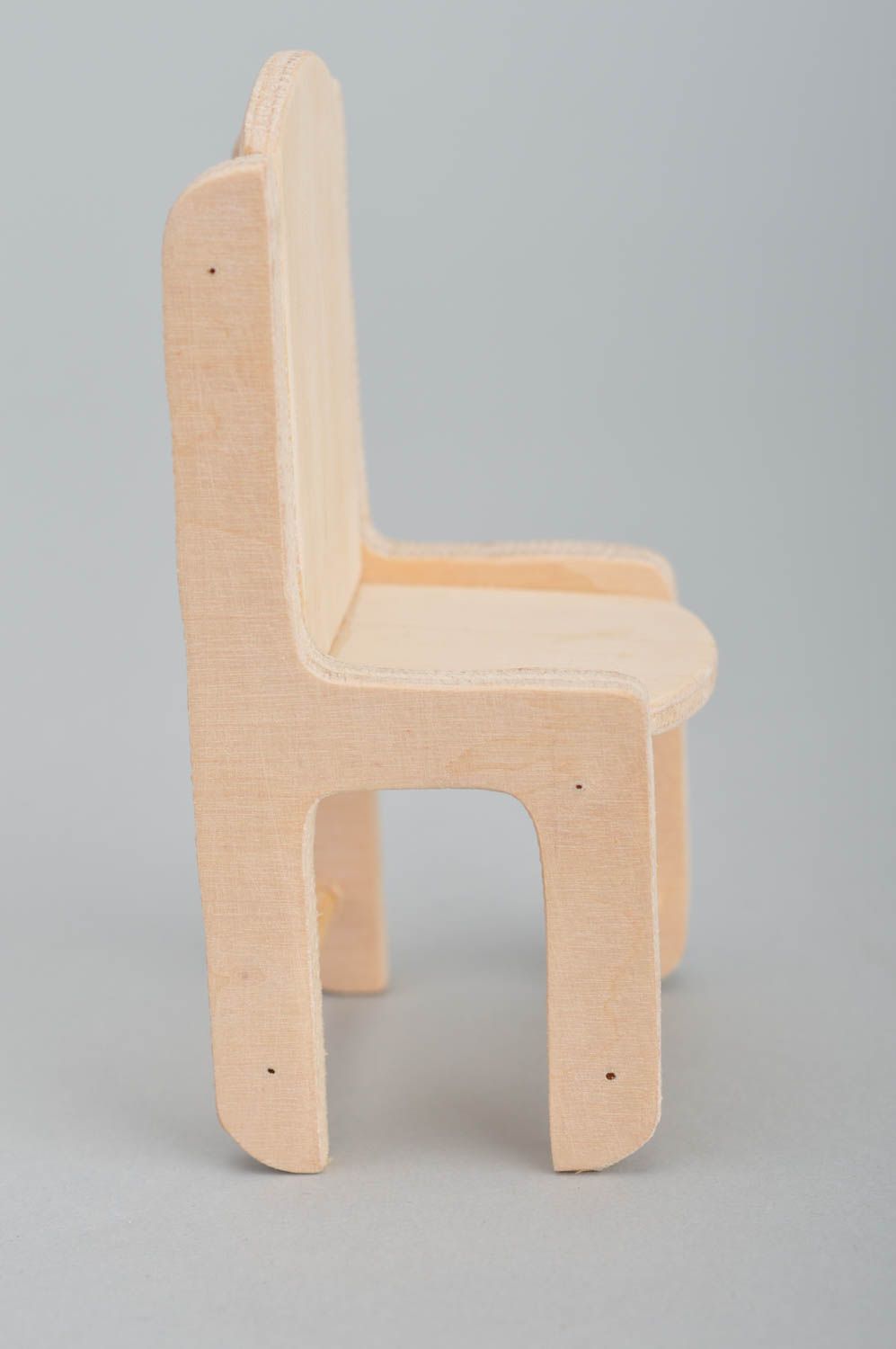 Chaise miniature en contreplaqué faite main design de créateur pour poupée photo 2