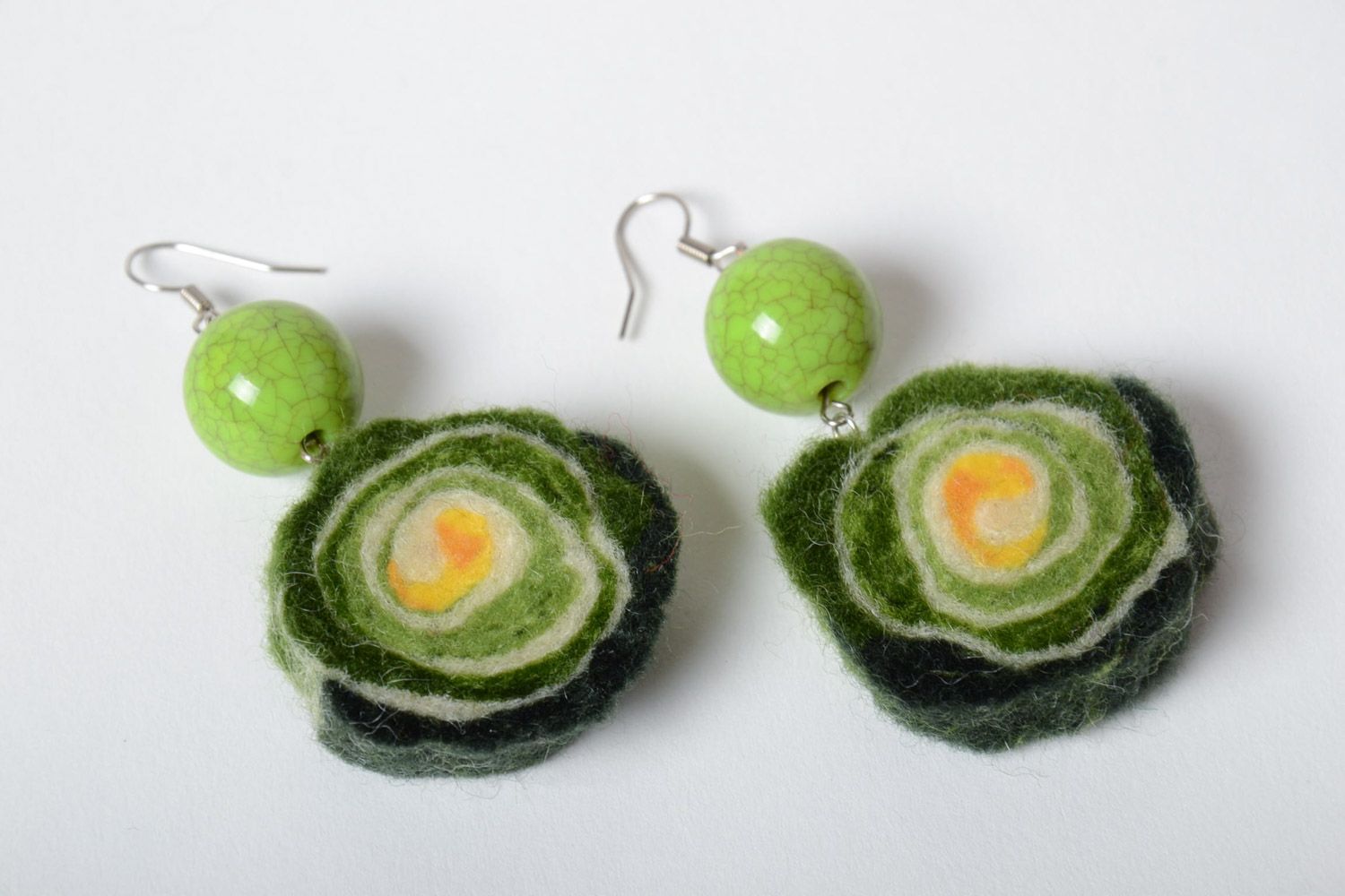 Handmade volume earrings made of wool using felting technique with green beads photo 4