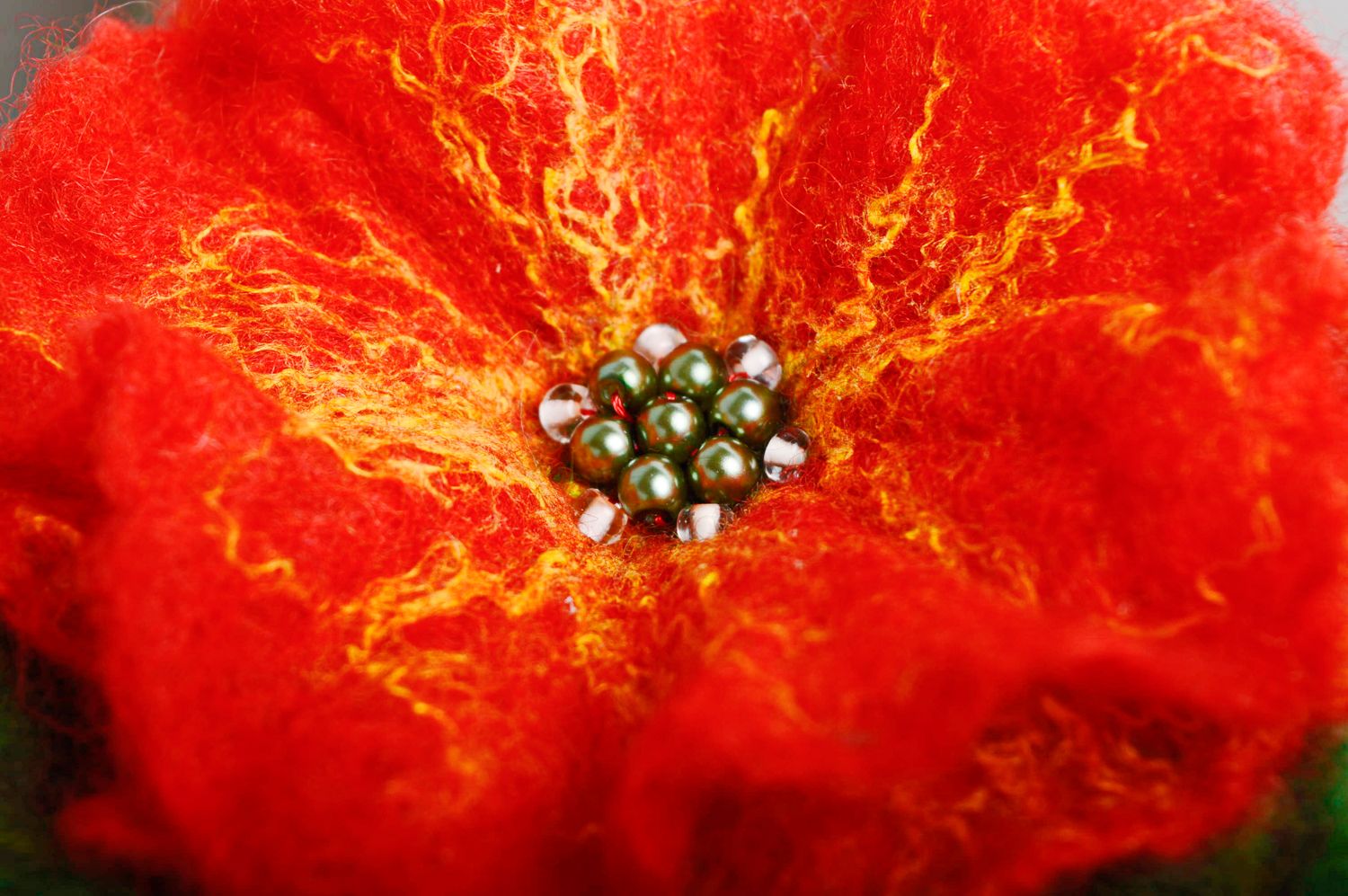 Red felted wool floral brooch photo 3