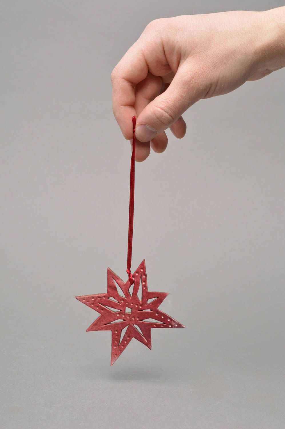 Décoration à suspendre en porcelaine faite main étoile rouge peinte de glaçure photo 4