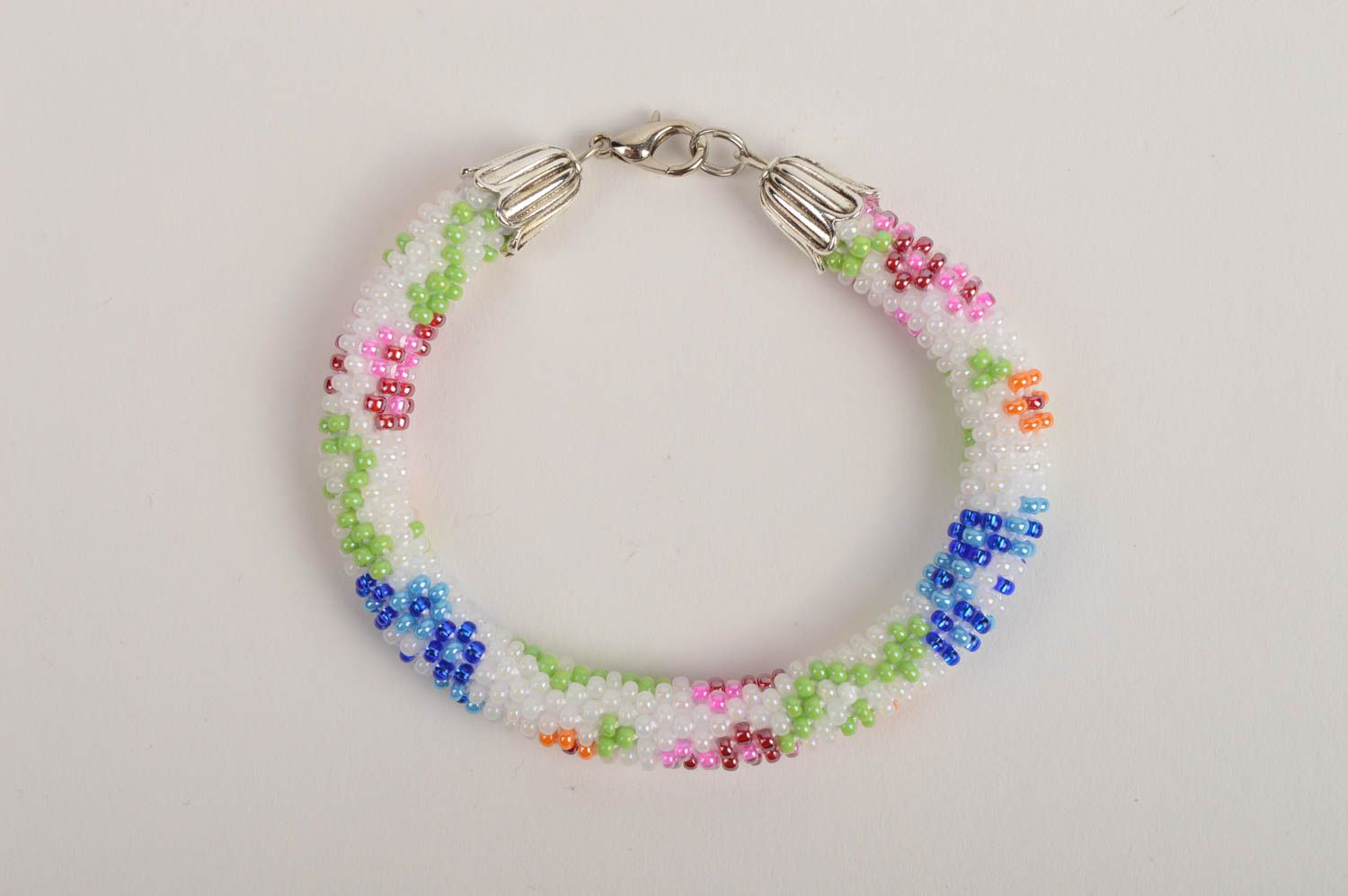Bracelet perles rocaille Bijou fait main blanc à fleurs Accessoire fille photo 2