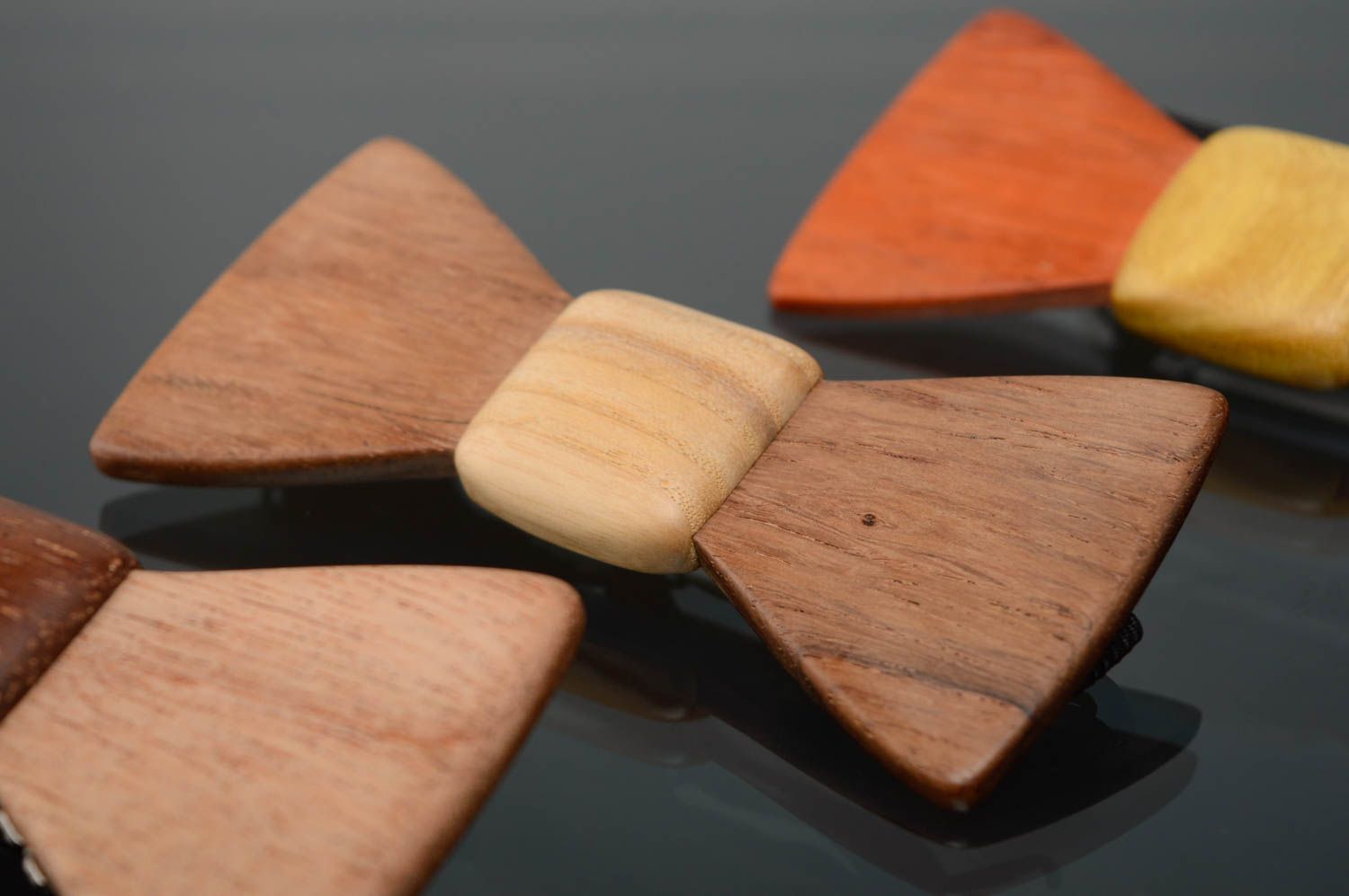 Деревянный галстук-бабочка из американского ореха фото 5