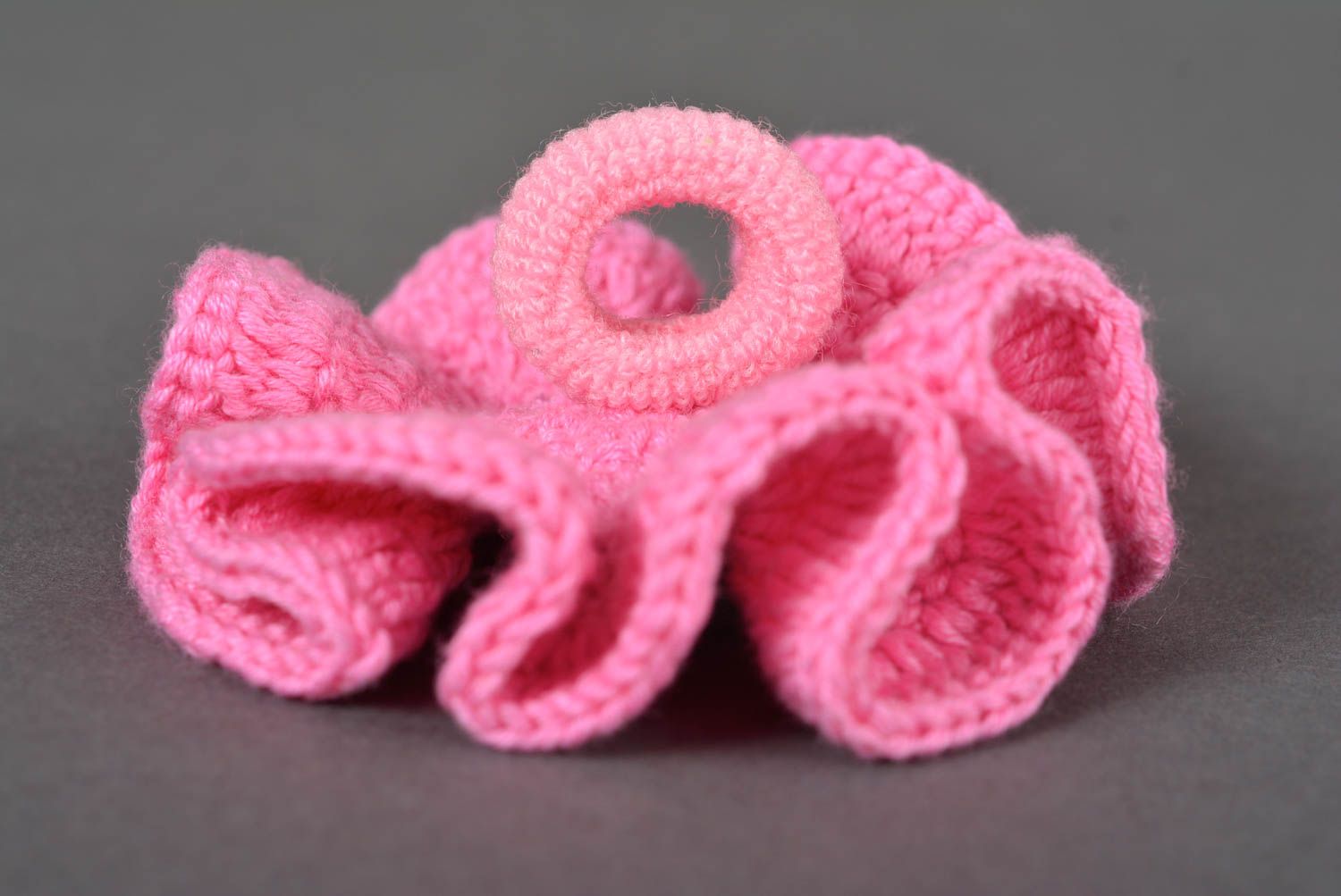 Резинка крючком украшение ручной работы аксессуар для волос розовый цветок фото 4