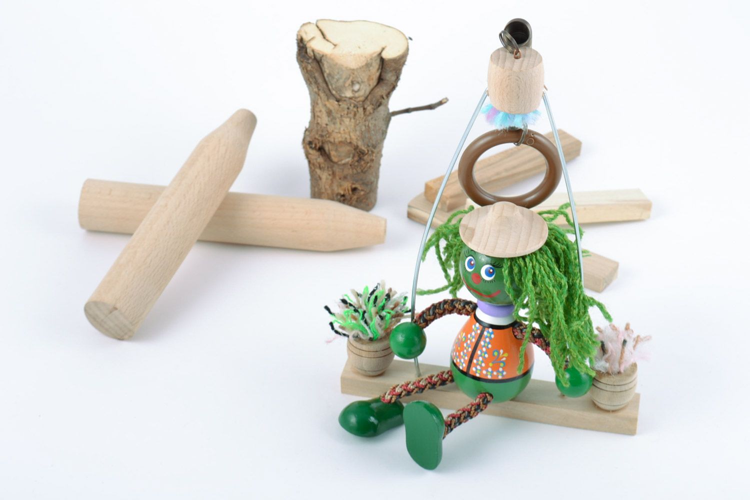 Öko Spielzeug aus Holz künstlerisch handmade Bemalter Wassergeist Geschenk für Kinder foto 1