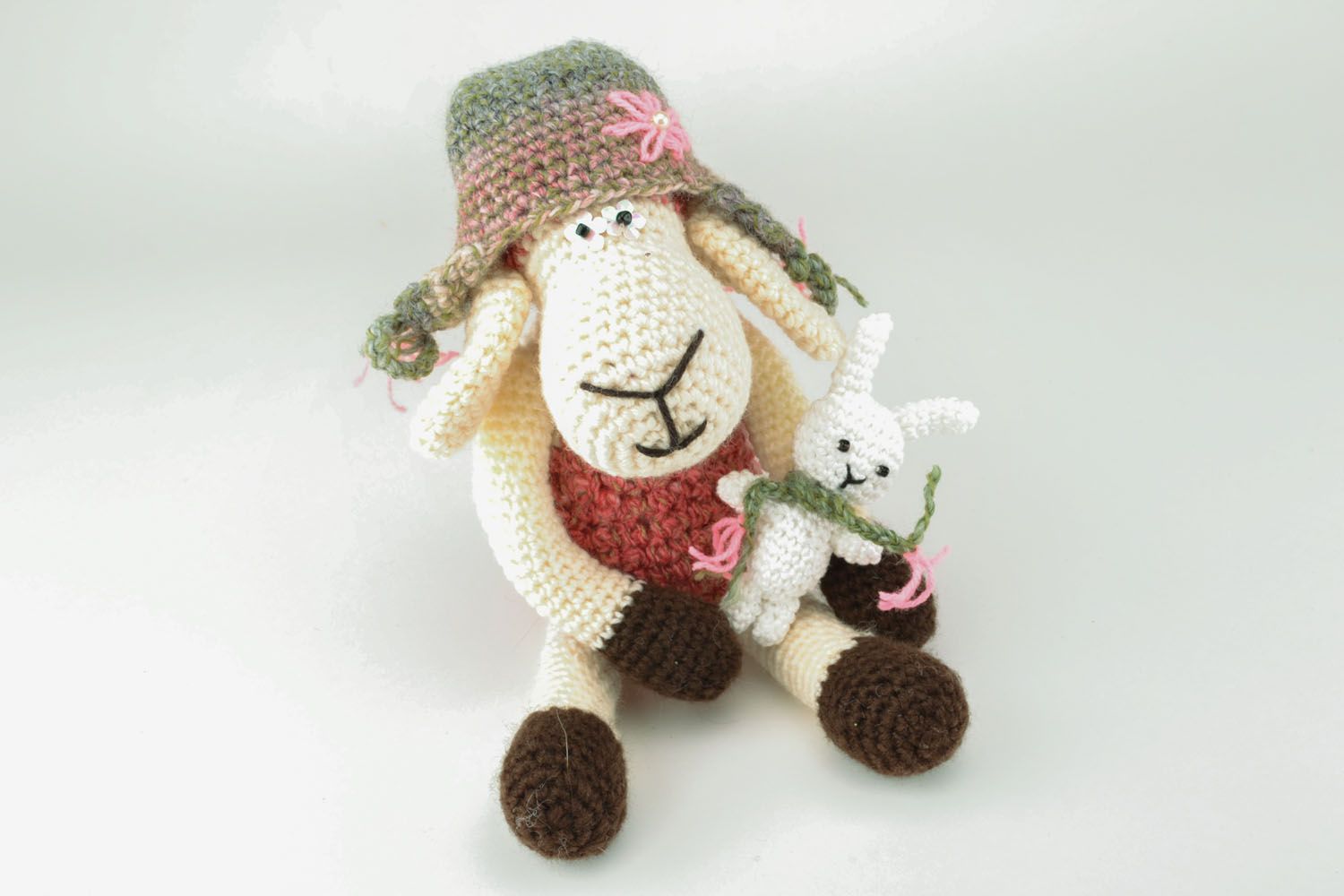Giocattolo a maglia fatto a mano pupazzo da bambini a forma di pecorella
 foto 2