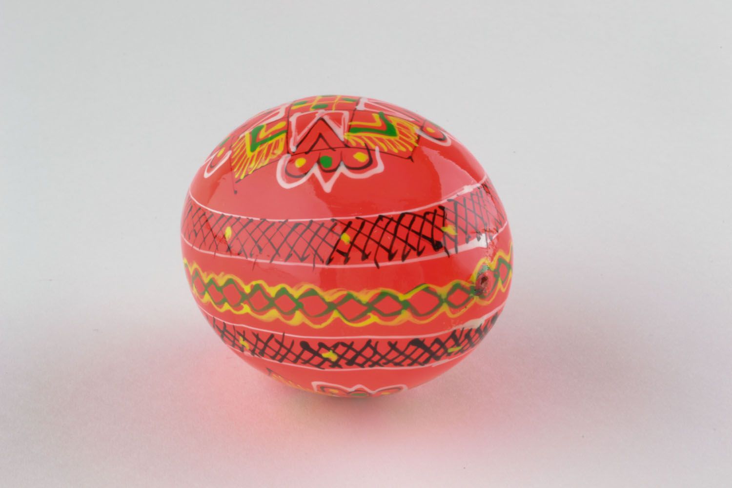 Huevo de Pascua de madera rojo foto 3