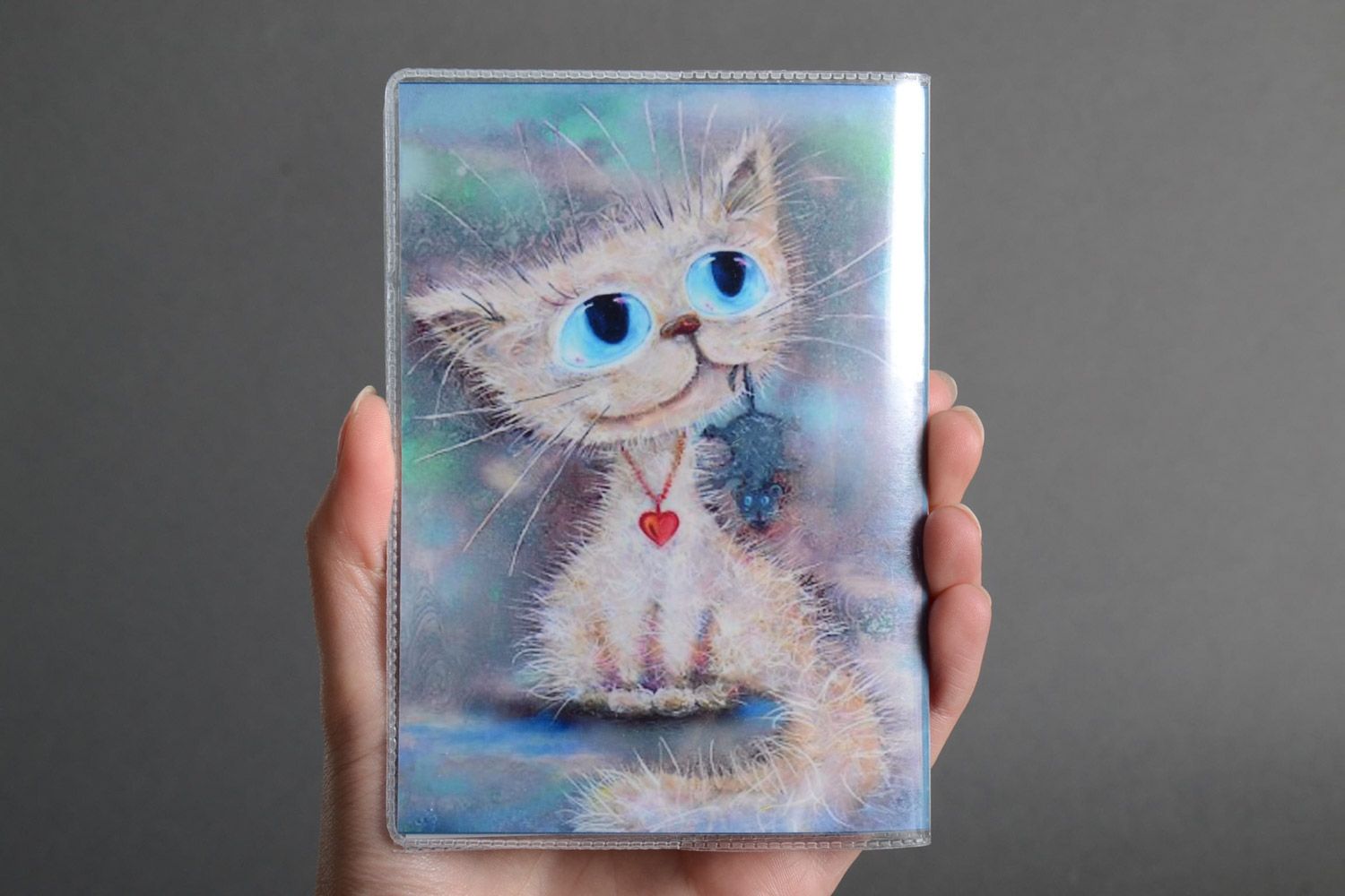 Aus Kunststoff handgemachte Passhülle mit Motiv Katze und Maus foto 5