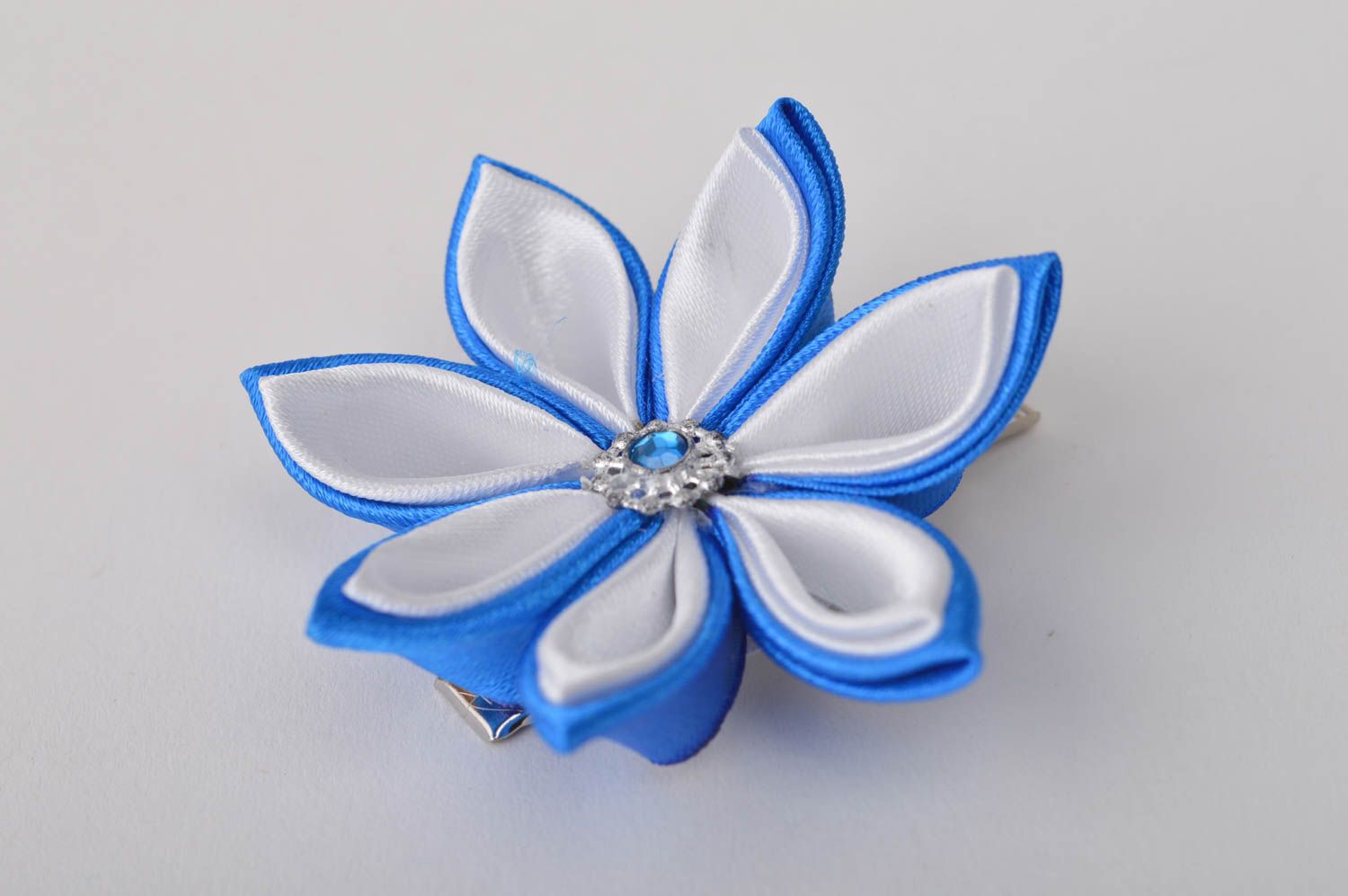 Weiß blaue Blume Haarspange handgemachter Schmuck Accessoires für Mädchen Atlas foto 7