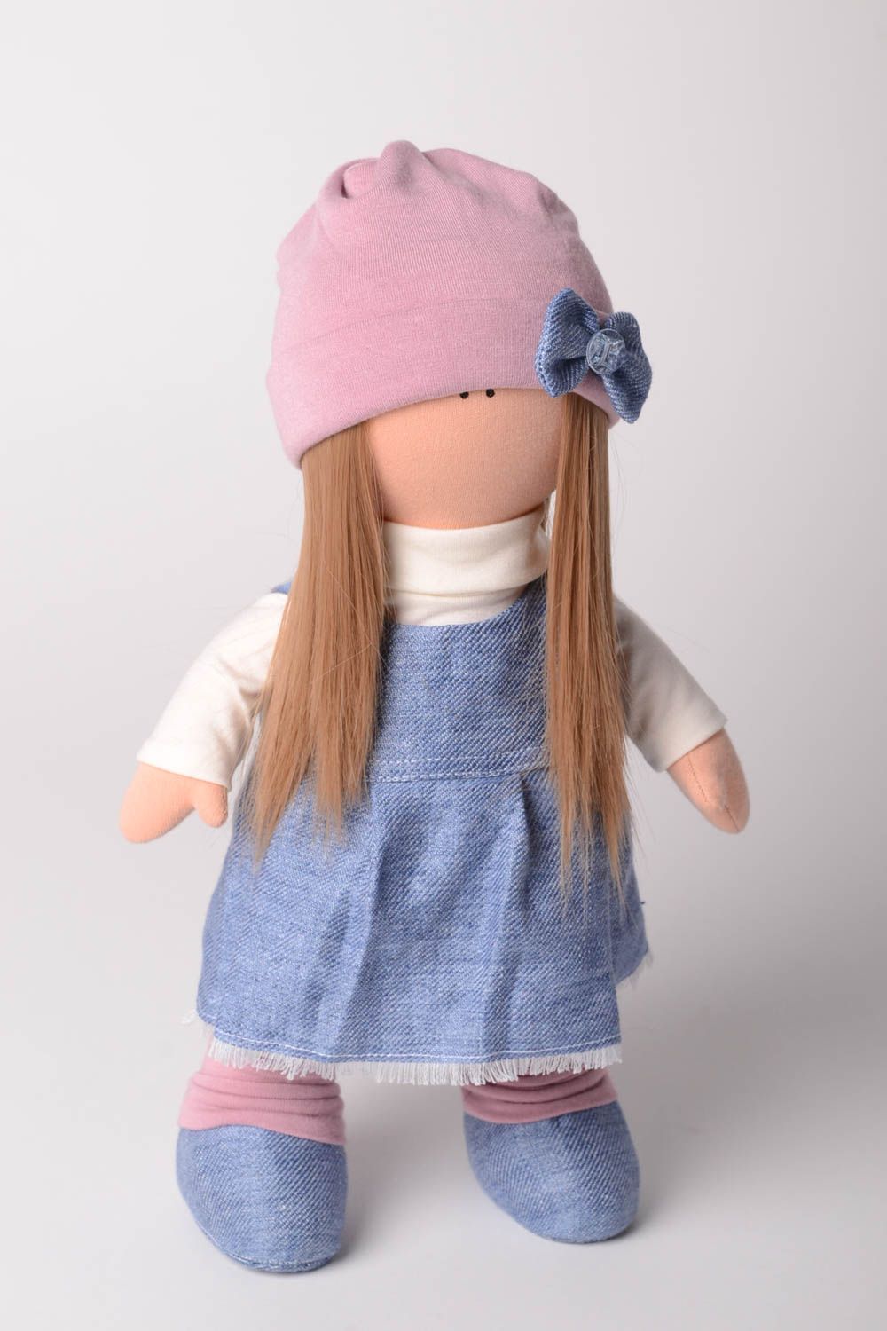 Кукла ручной работы кукла из ткани мягкая кукла трикотажная в джинсовом платье фото 1