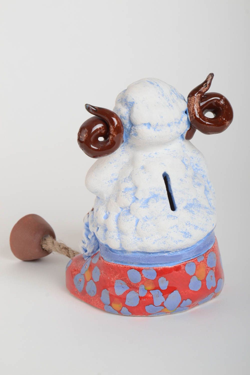 Hucha hecha a mano de arcilla alcancía de cerámica regalo para niño Corderito
 foto 5