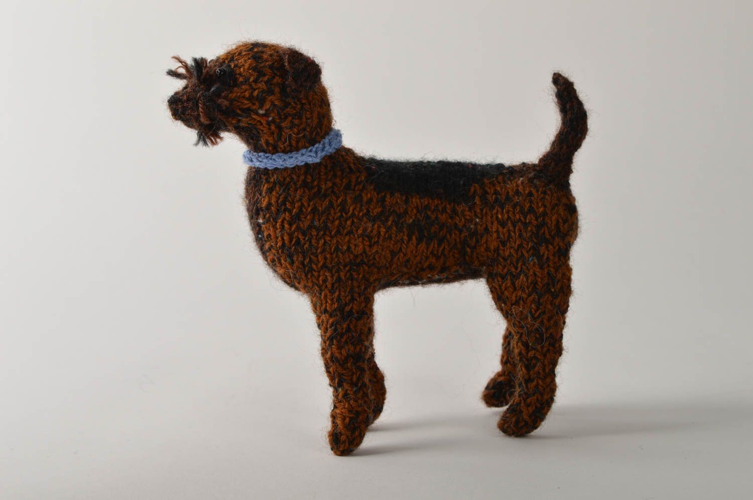 Peluche chien terrier Jouet fait main tricoté en laine Cadeau pour enfant photo 2