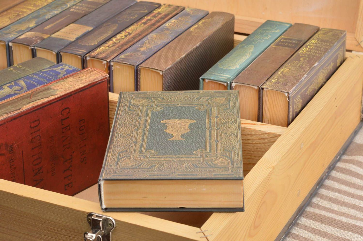 Handcrafted wooden jewelry box designer coffret book for money secret box photo 1