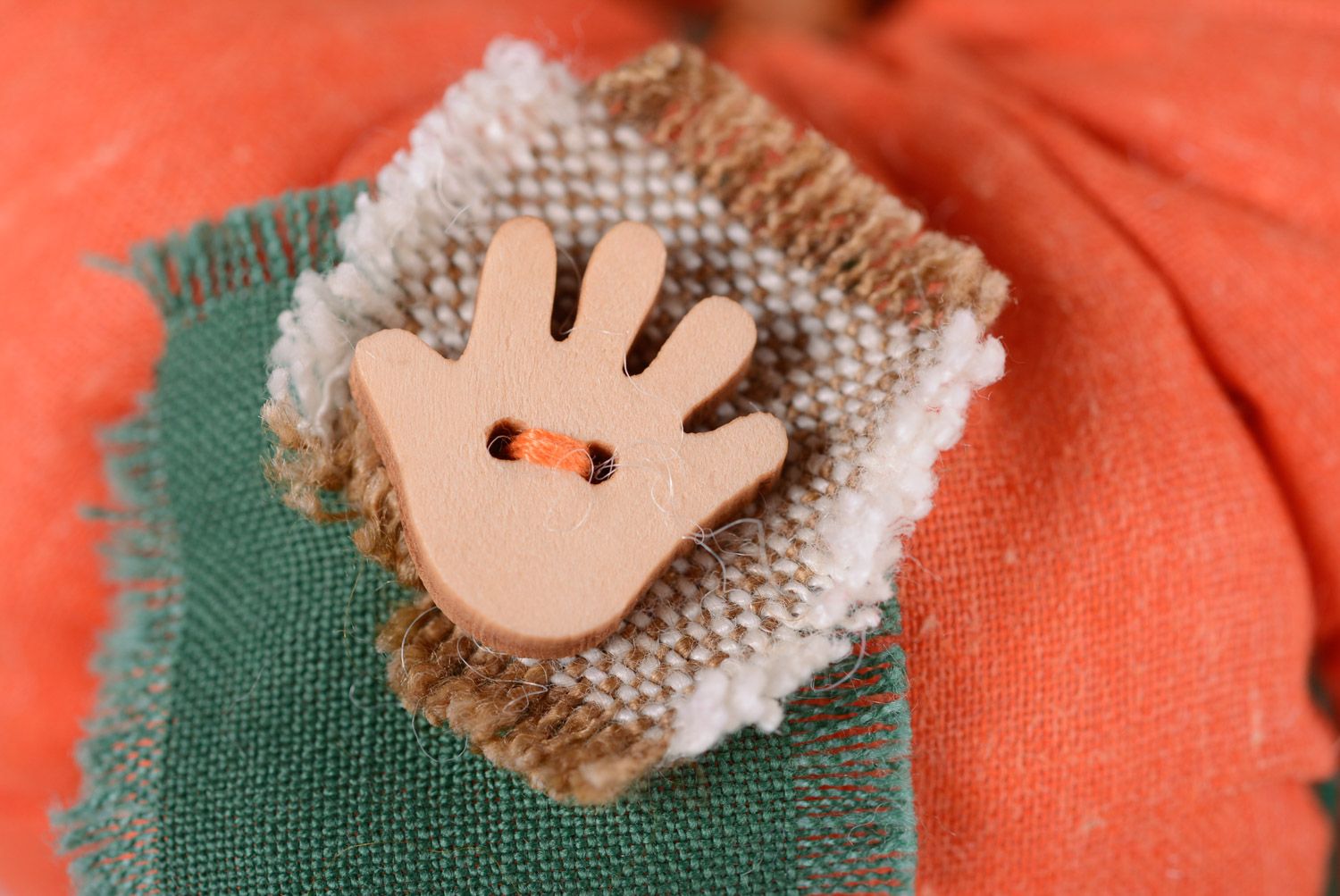 Оранжевая авторская игрушка в виде тыквы для декора из ткани ручной работы фото 2
