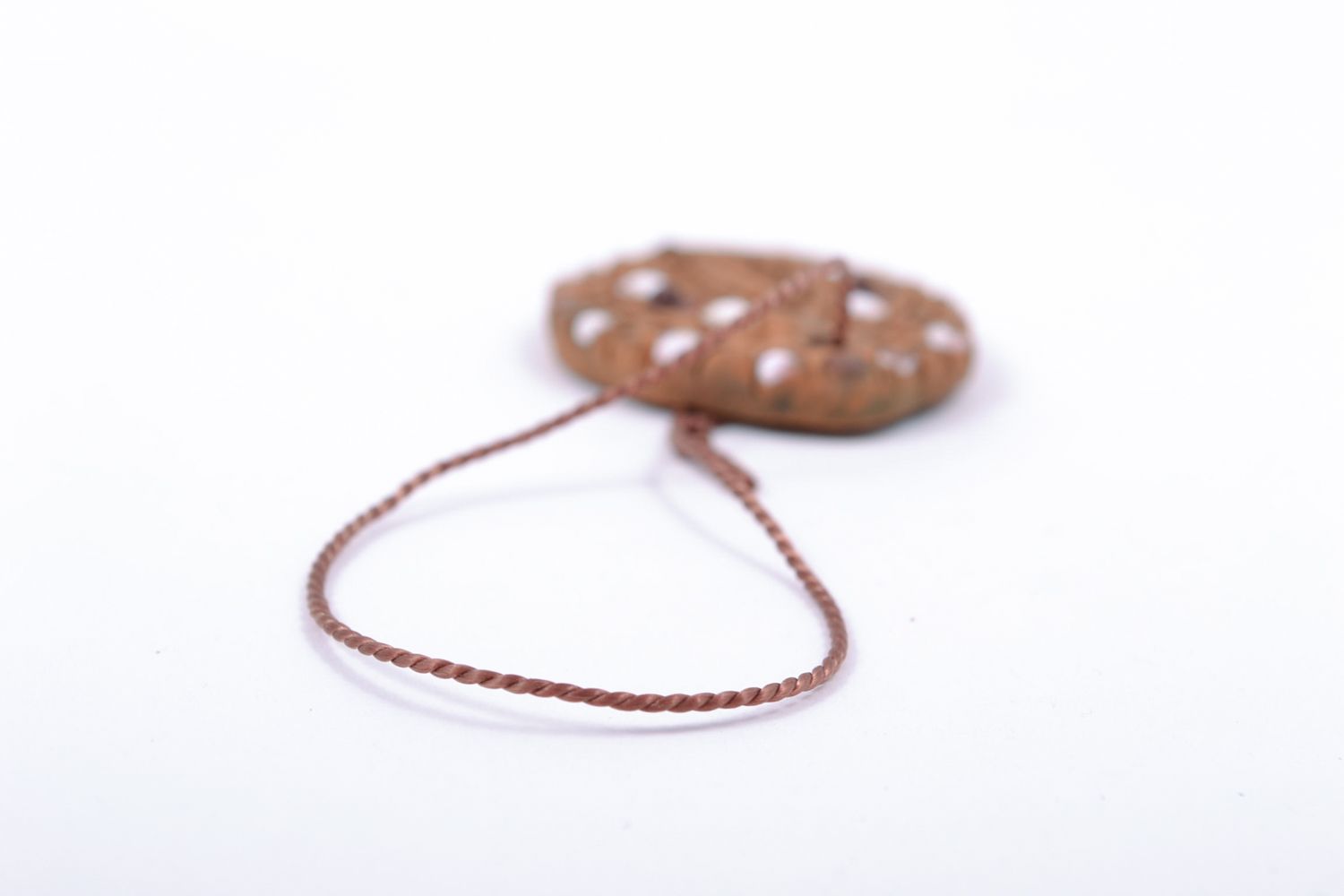 Porte-clefs en céramique ovale brun fait main peint avec cordelette de nylon photo 4