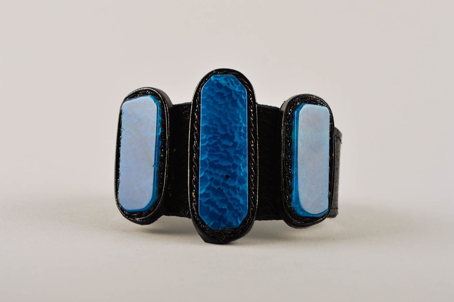 Bracelet cuir Bijoux fait main design insolite de créateur Accessoires cuir photo 3