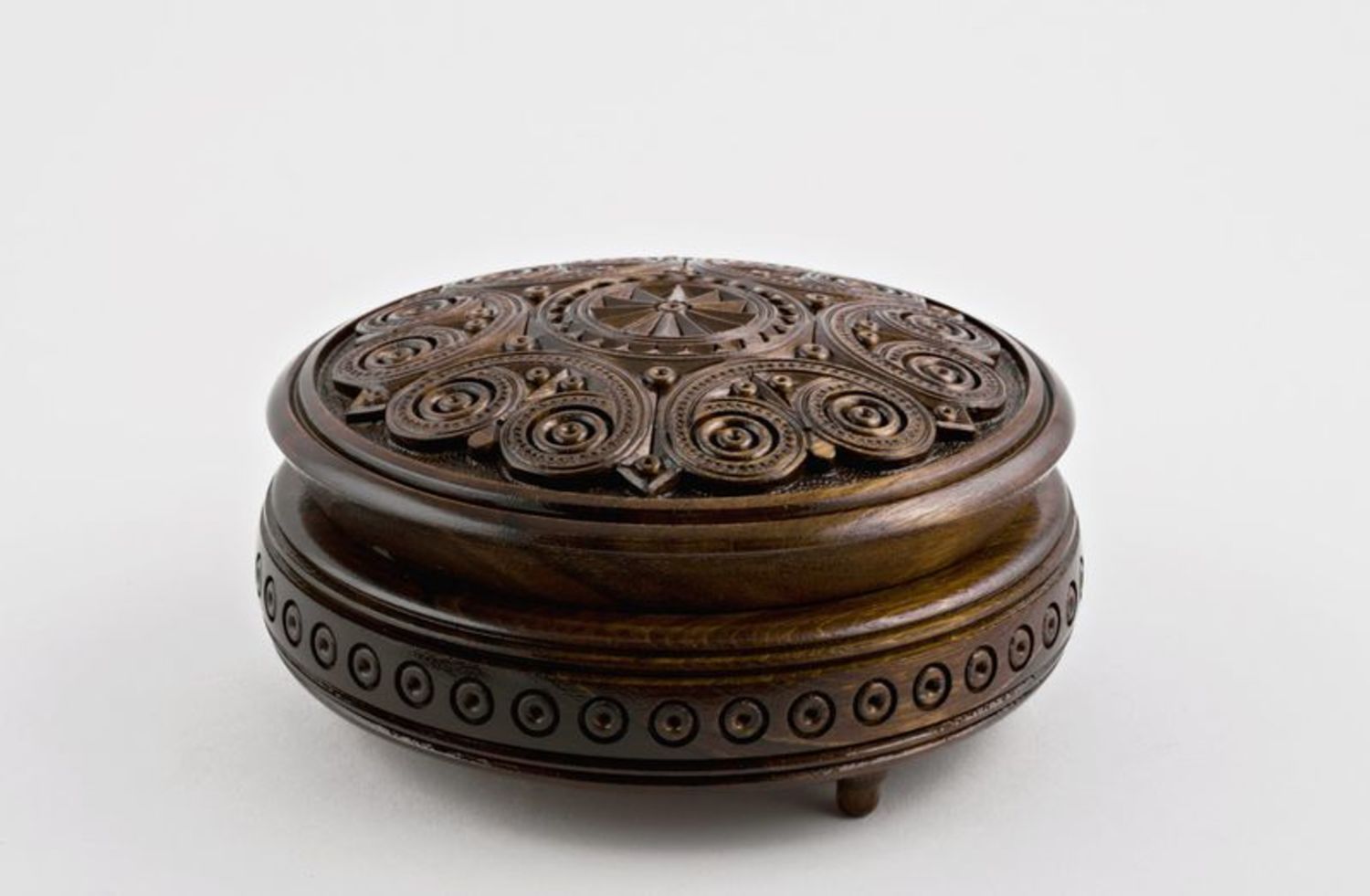 Round wooden box with carving photo 1