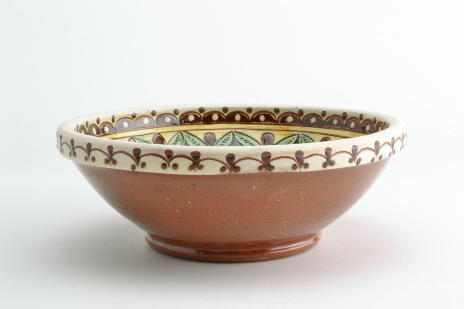 Tigela de cerâmica artesanal para decoração do interior foto 4