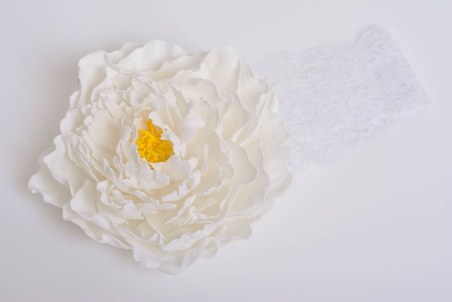 Handmade decorative lacy white headband with large white plastic suede flower photo 5
