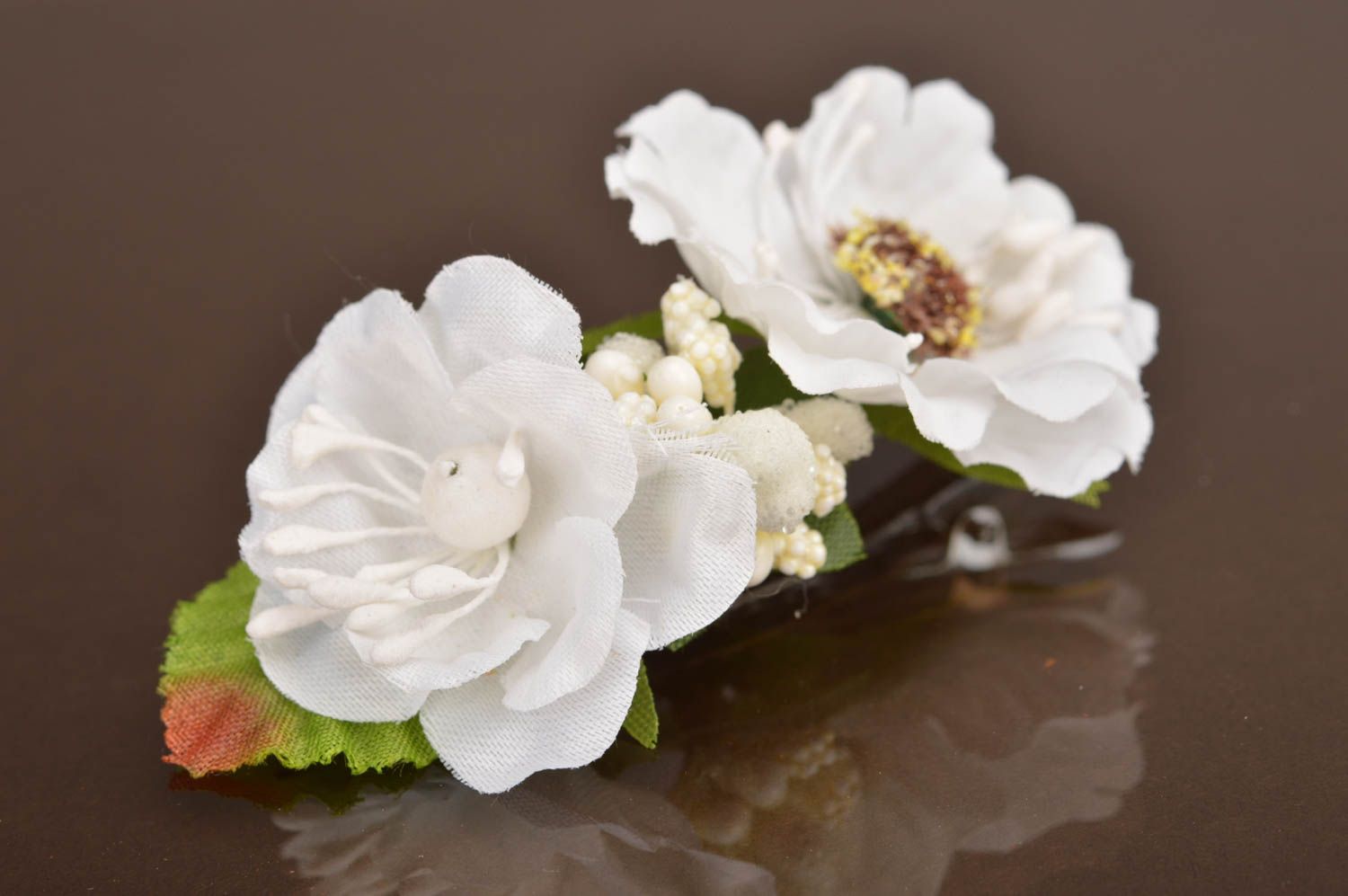Pince à cheveux fleurs blanches artificielles faite main pour fillette photo 2