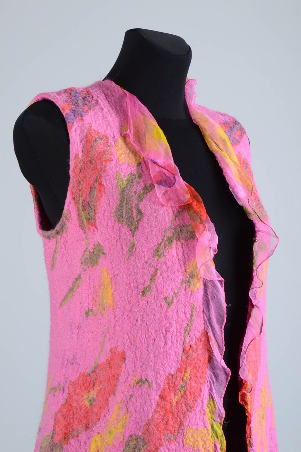 Зимняя одежда ручной работы жилетка женская валяная одежда розовая нарядная фото 3
