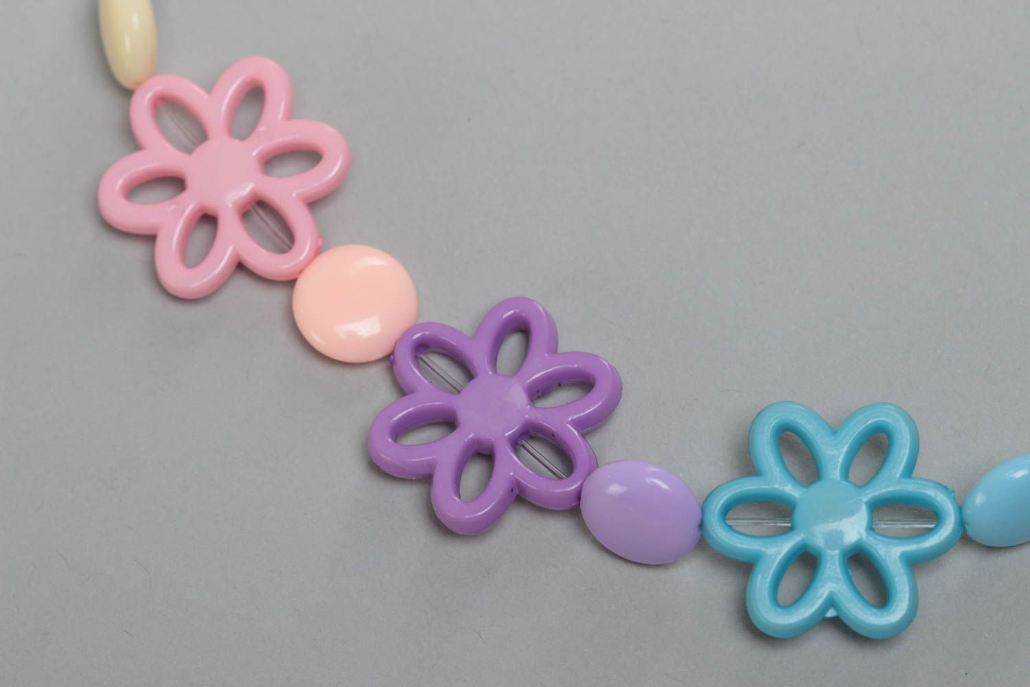 Beautiful bright handmade children's plastic bead necklace designer jewelry photo 3