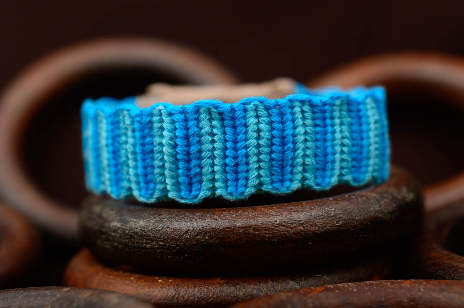 Модный браслет ручной работы браслет макраме голубой красивый аксессуар макраме фото 1