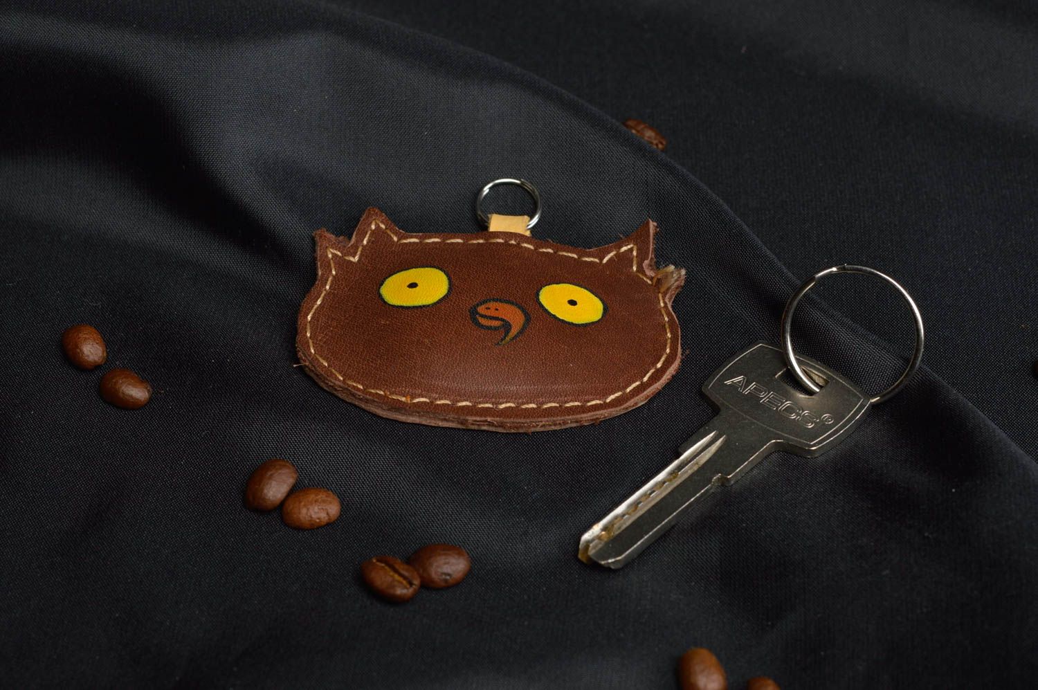 Porte-clés en vrai cuir fait main marron original accessoire hibou mignon photo 1