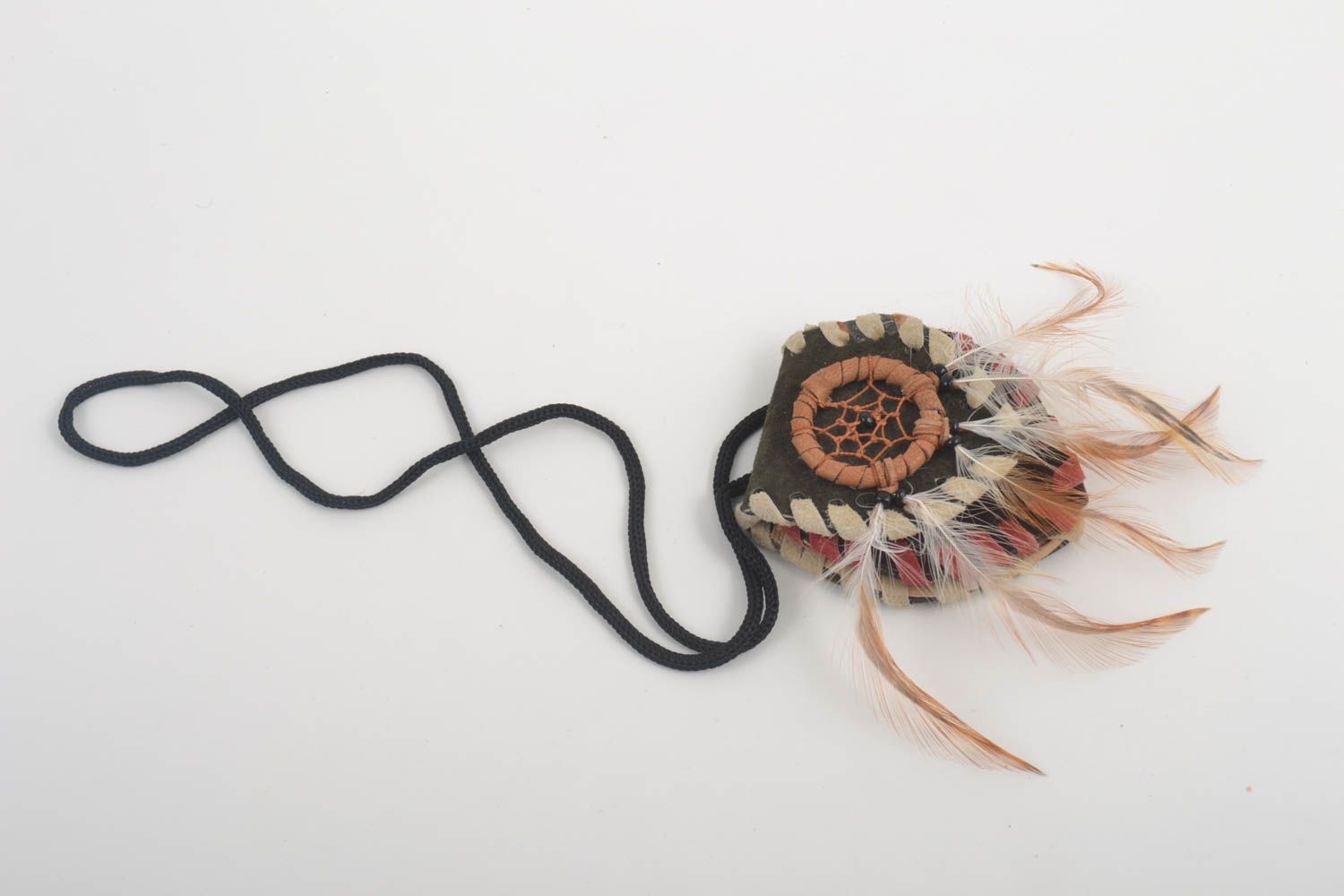 Pendentif design Bijou fait main amulette en daim sur cordon Cadeau original photo 2