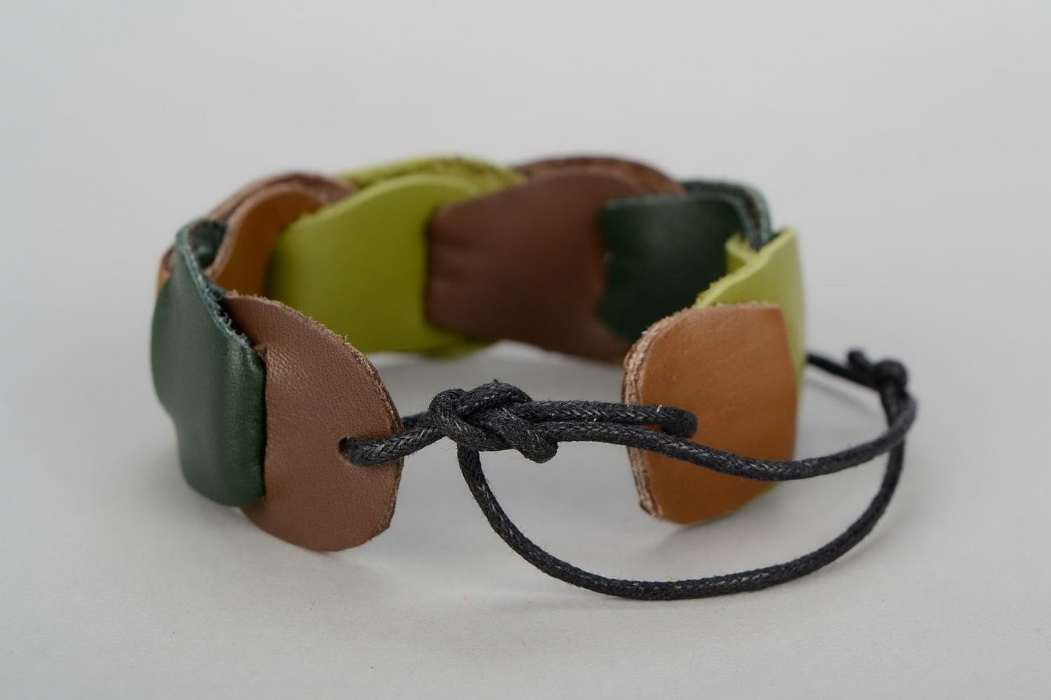 Grand bracelet en cuir vert et brun photo 2