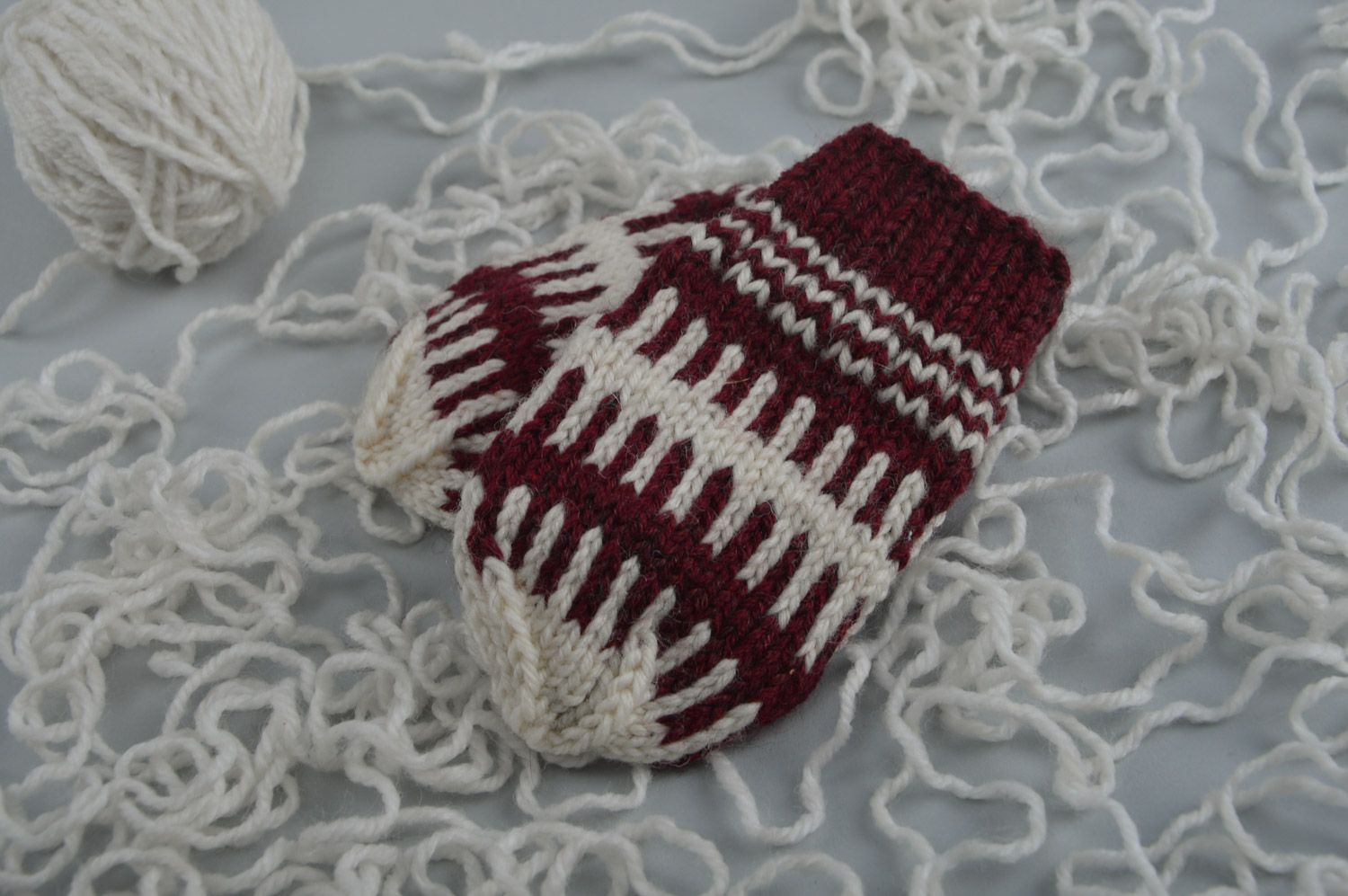 Dark red children's handmade knitted wool mittens for boy photo 1