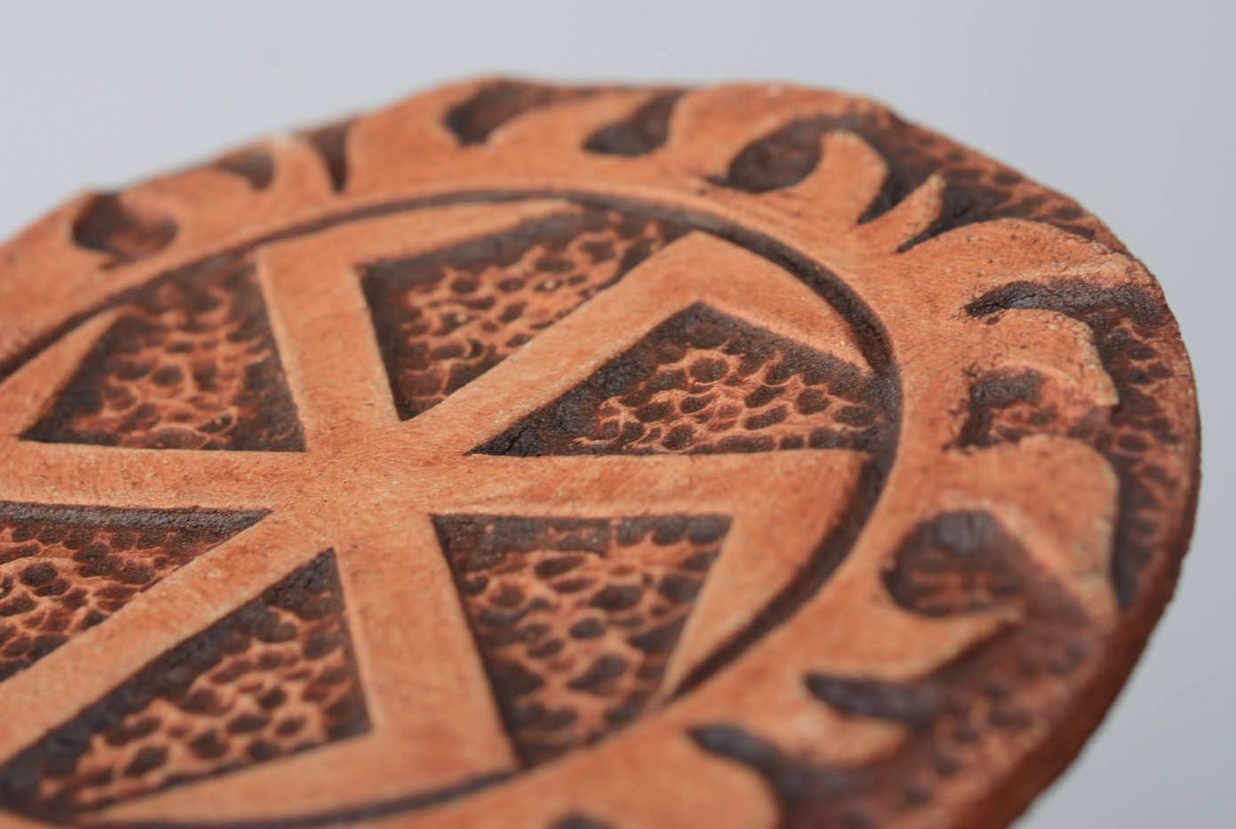 Pingente talismã artesanal de interior de cerâmica para a decoração da casa Gromovik foto 2