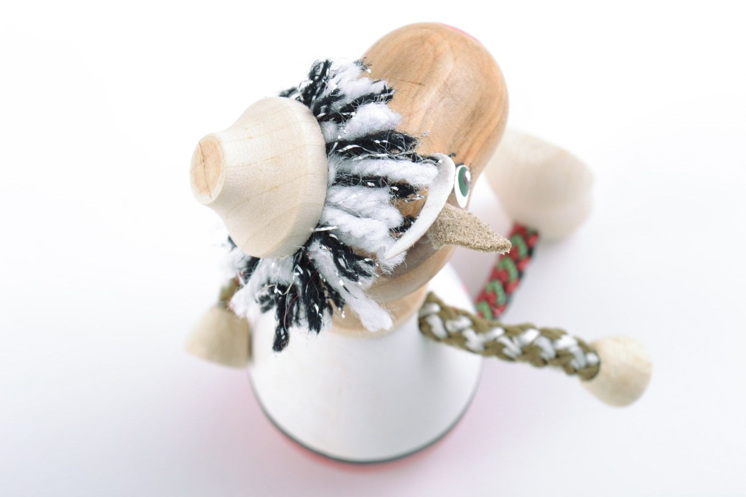 Umweltfreundliches handmade Spielzeug aus Holz in Form vom Bock für Kinder foto 5
