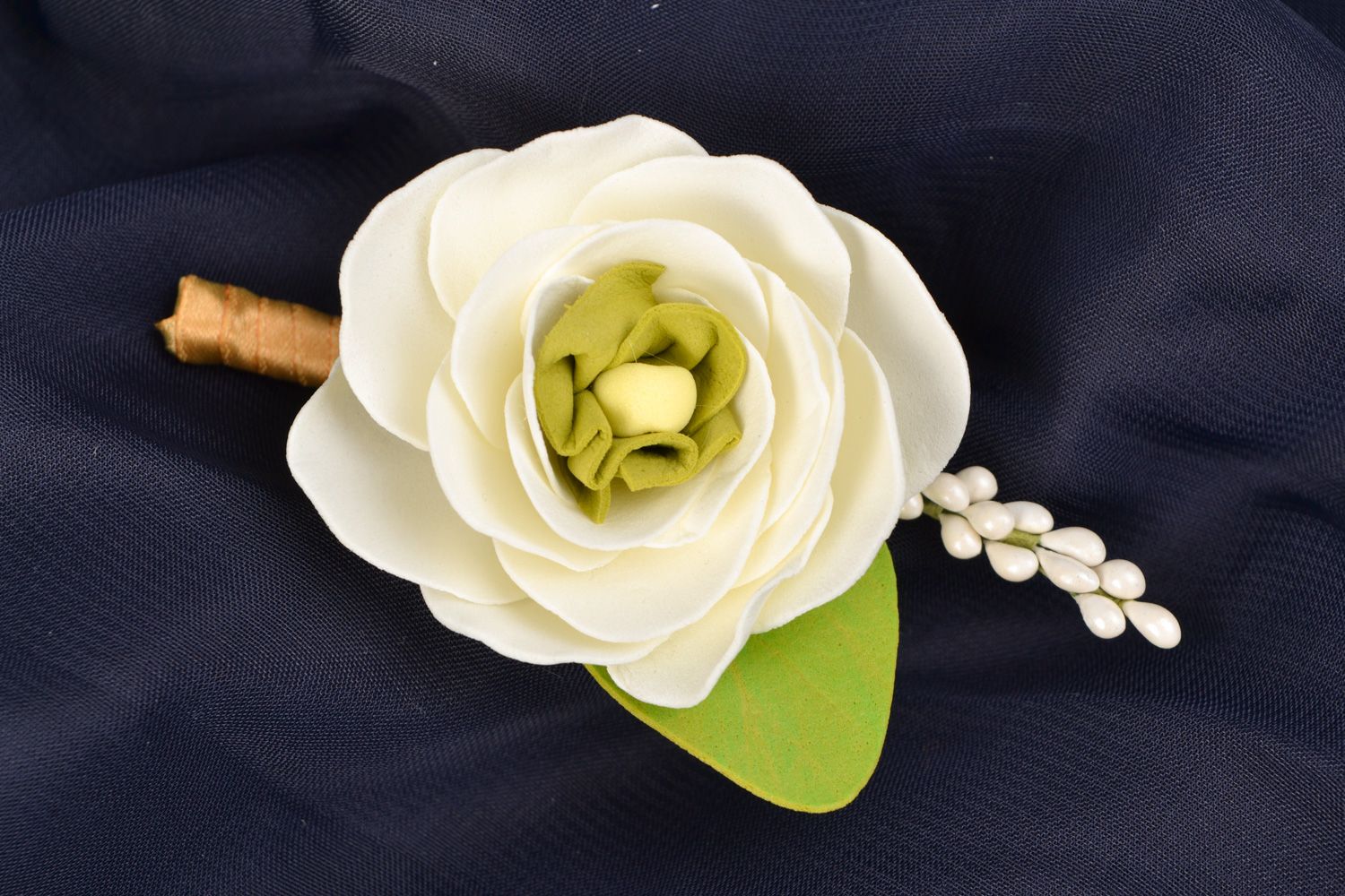 Belle boutonnière artisanale faite main avec fleur en foamiran renoncule photo 1