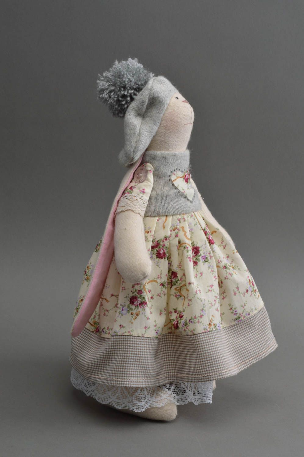 Peluche lapine en coton naturel vêtue de bonnet et robe faite main pour enfants photo 3