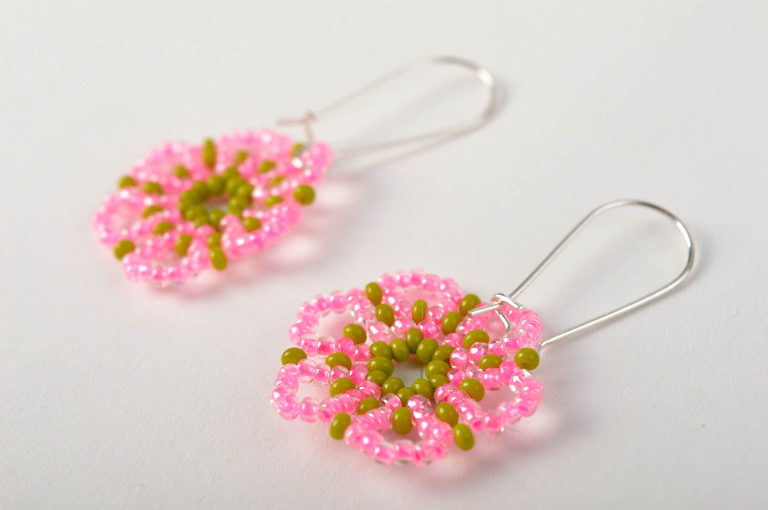 Серьги ручной работы модные серьги в виде цветков серьги из бисера розовые фото 2