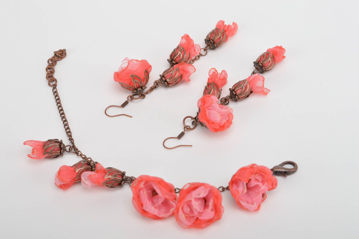 Parure bijoux Bracelet fait main Boucles d'oreilles pendantes fleurs rouges photo 4