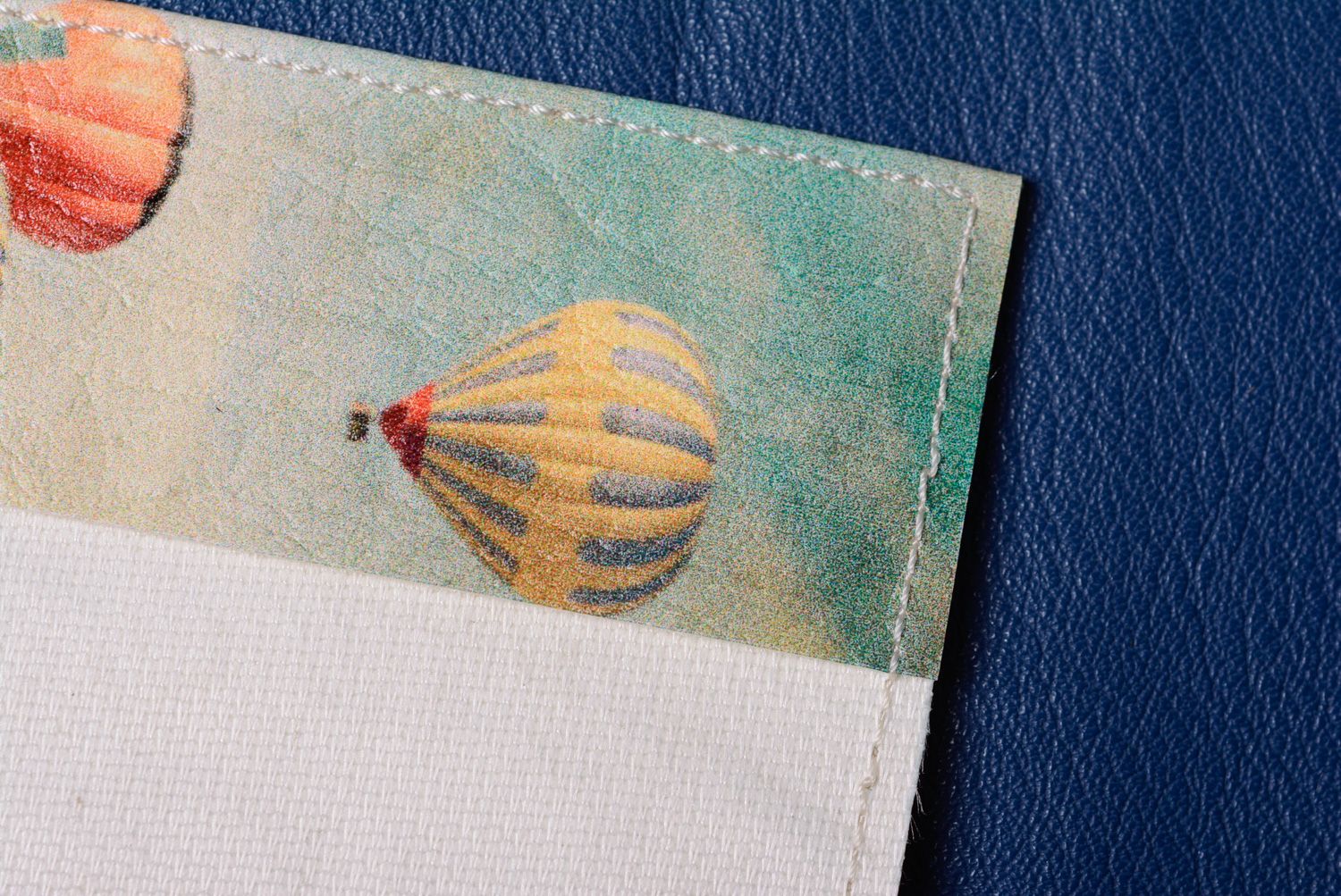 Обложка на паспорт ручной работы с принтом Воздушные шары фото 4