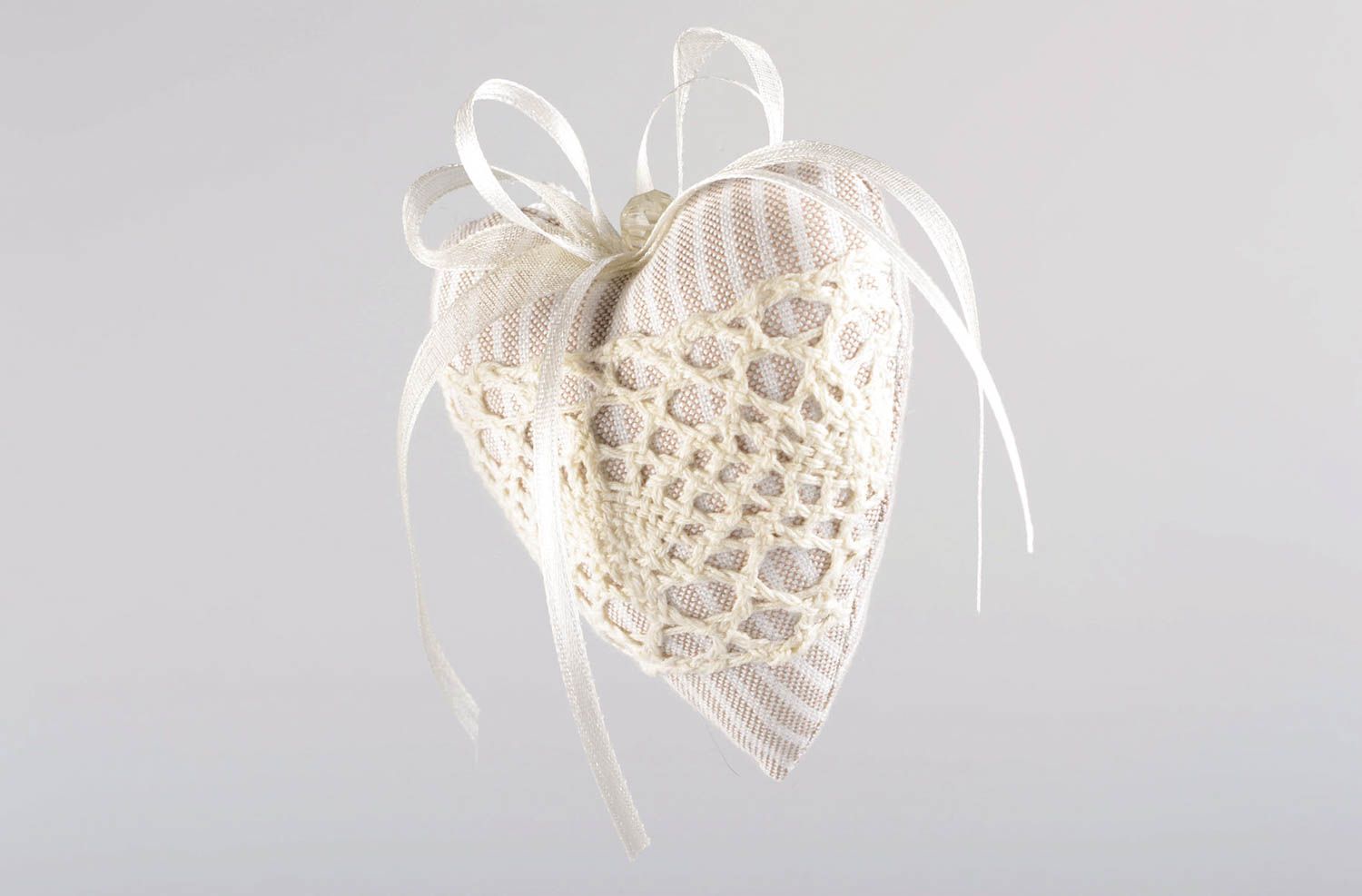 Декор для дома ручной работы мягкое сердце белое с кружевом декоративное сердце фото 3