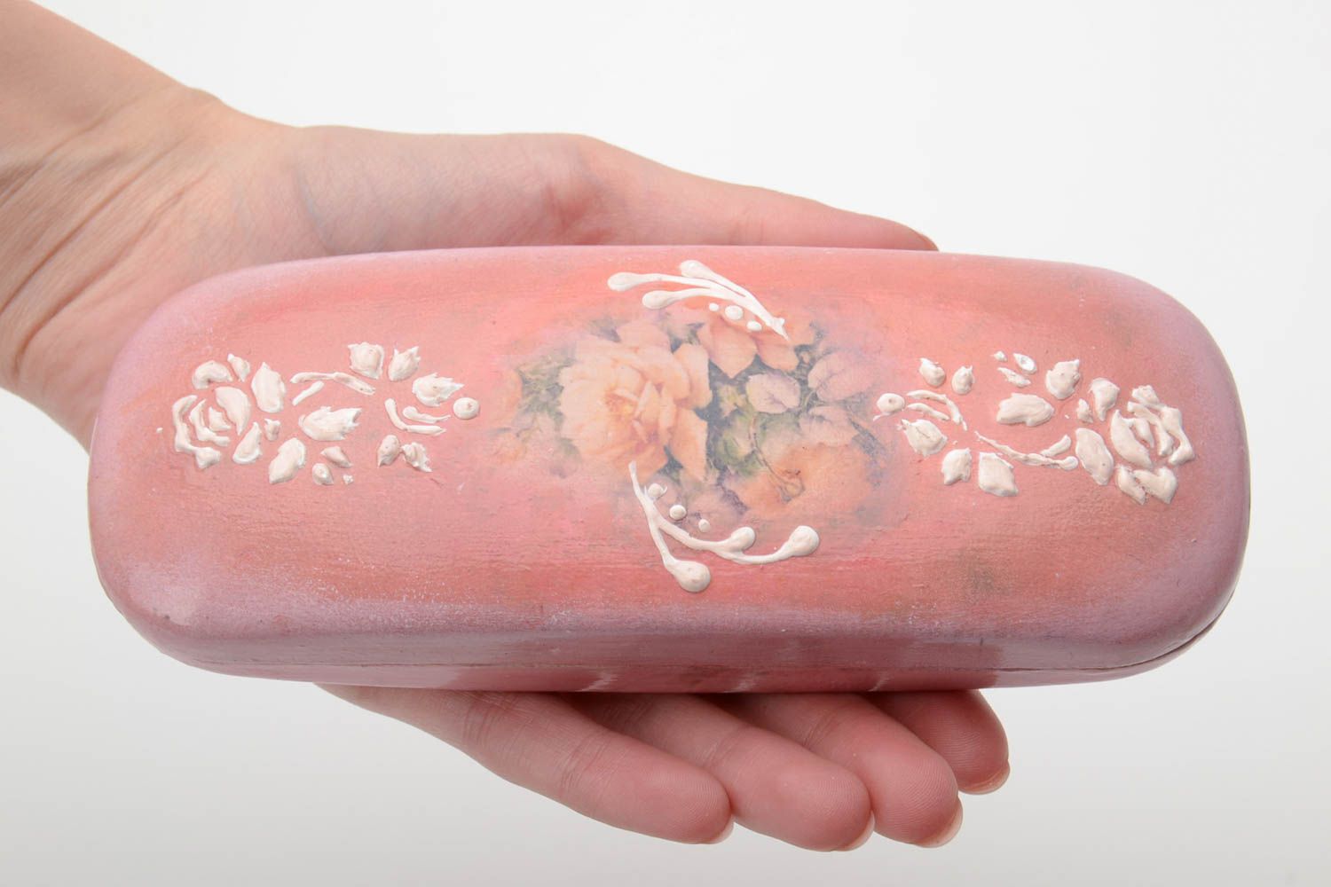 Пластиковый футляр для очков расписной обтянутый кожзамом розовый ручной работы фото 5